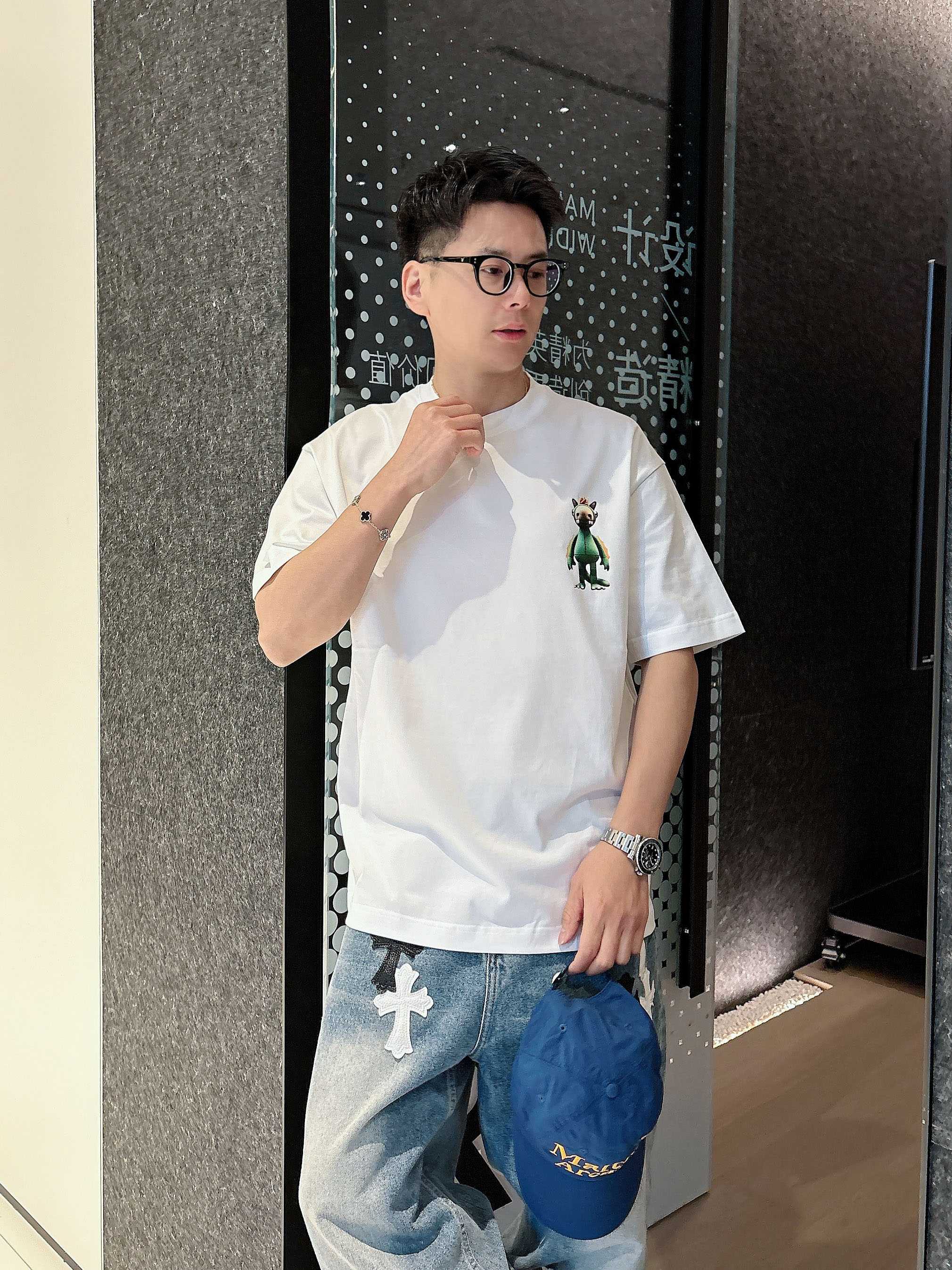     LV  2025春夏新款首发专柜最新款短袖圆领T恤 高端订制 设计前卫时尚！品牌logo重工艺设