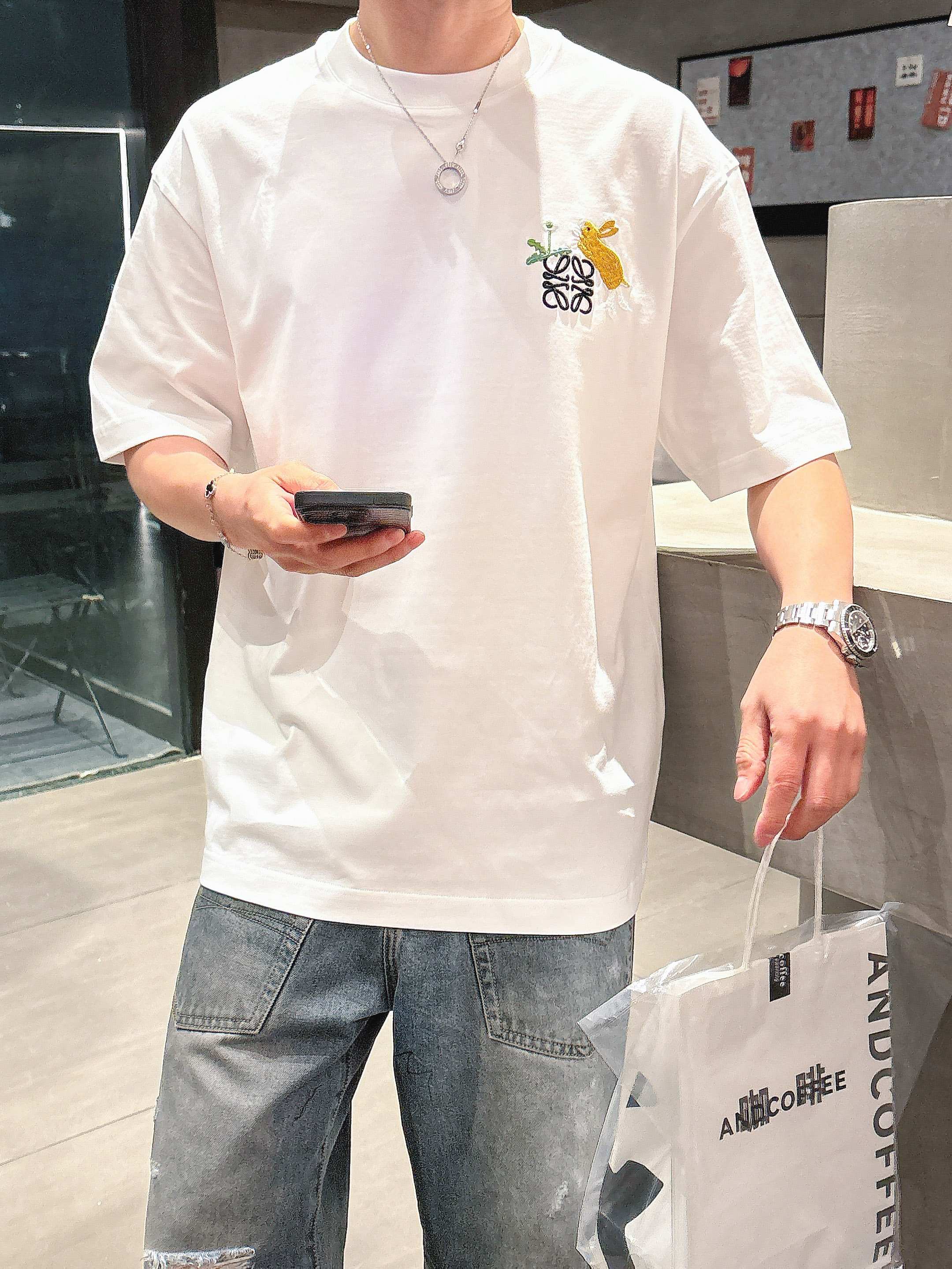     罗意威  2025春夏新款首发专柜最新款短袖圆领T恤 高端订制 设计前卫时尚！品牌logo重工艺