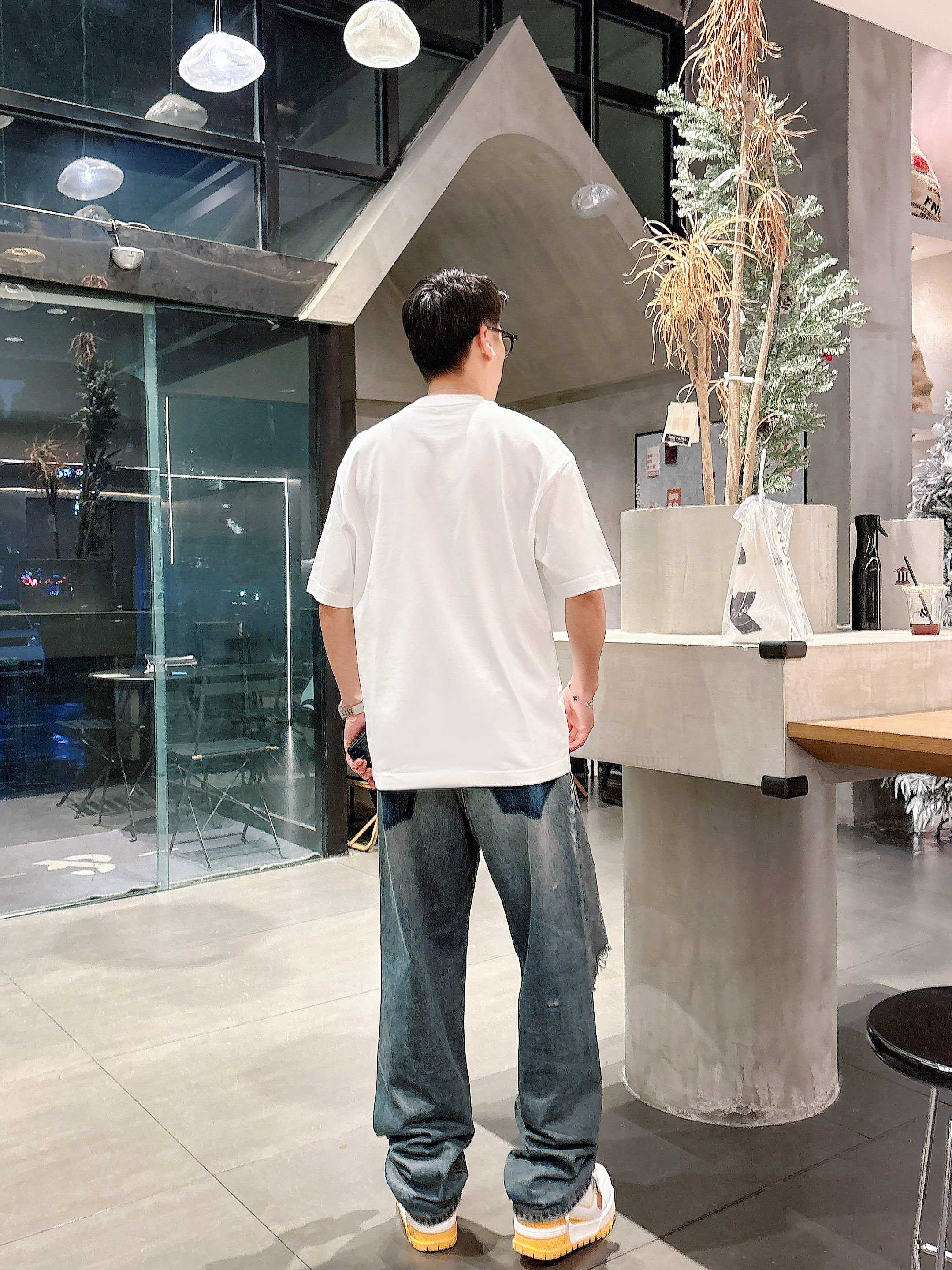     罗意威  2025春夏新款首发专柜最新款短袖圆领T恤 高端订制 设计前卫时尚！品牌logo重工艺