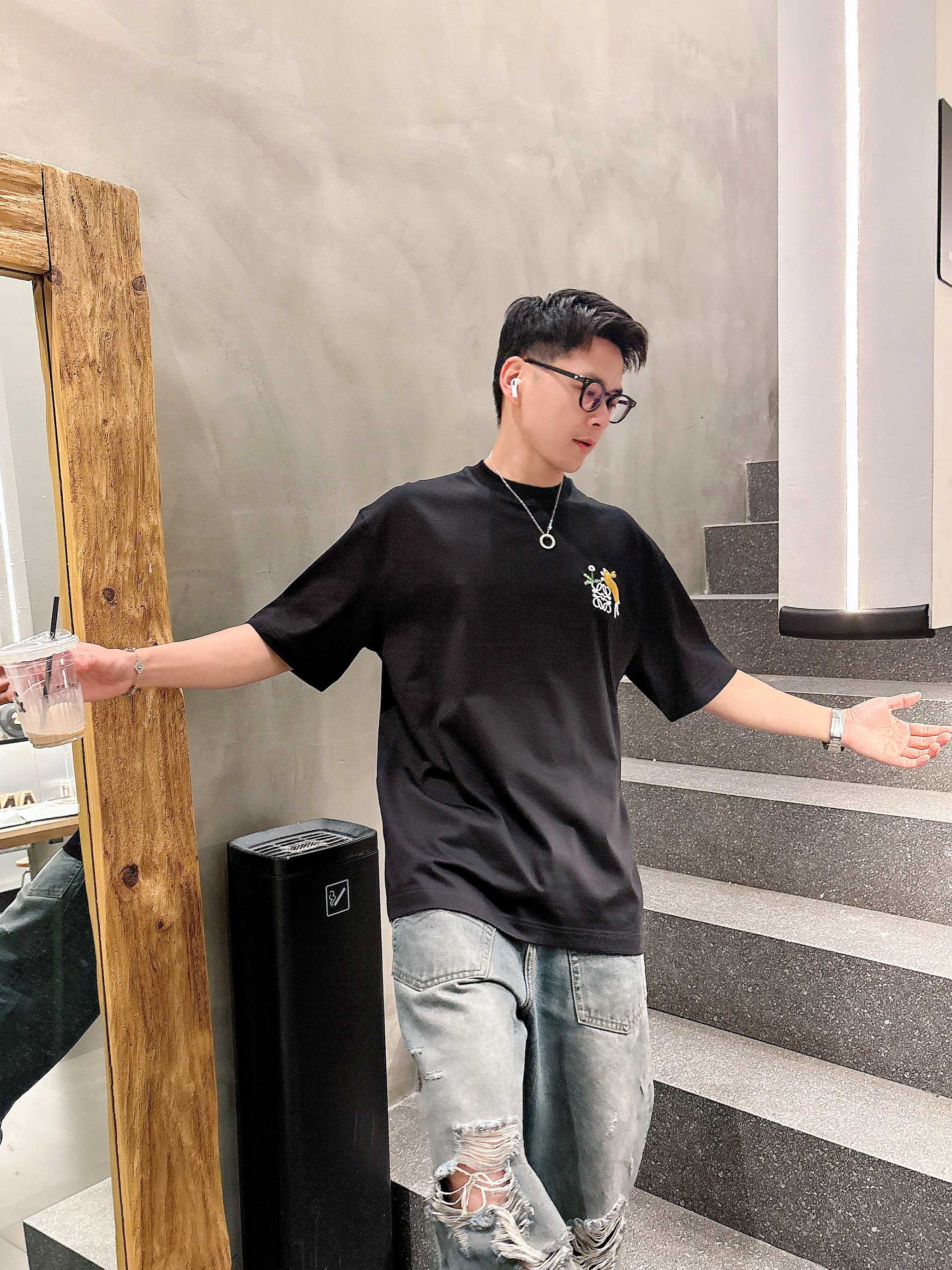     罗意威  2025春夏新款首发专柜最新款短袖圆领T恤 高端订制 设计前卫时尚！品牌logo重工艺