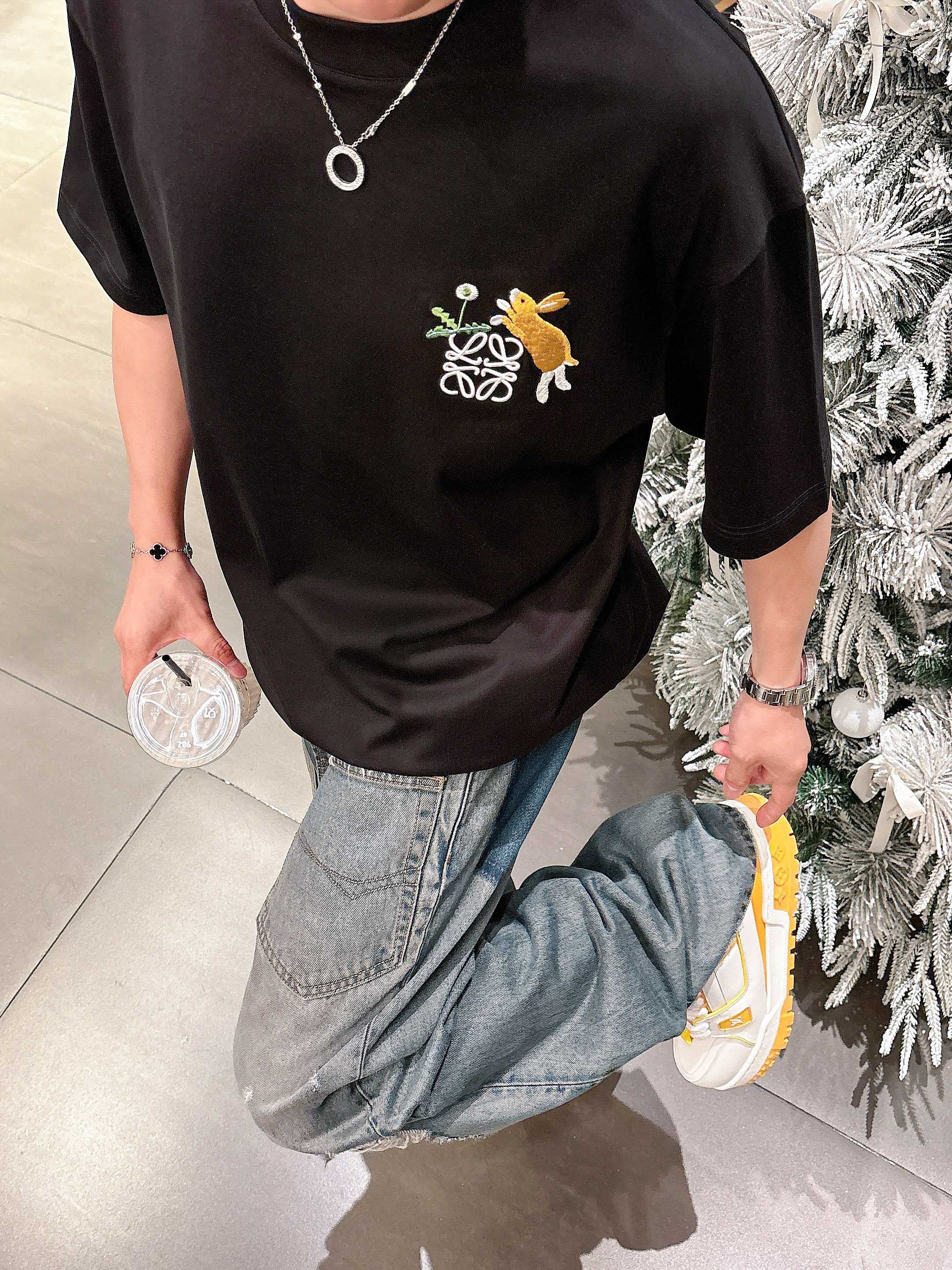     罗意威  2025春夏新款首发专柜最新款短袖圆领T恤 高端订制 设计前卫时尚！品牌logo重工艺