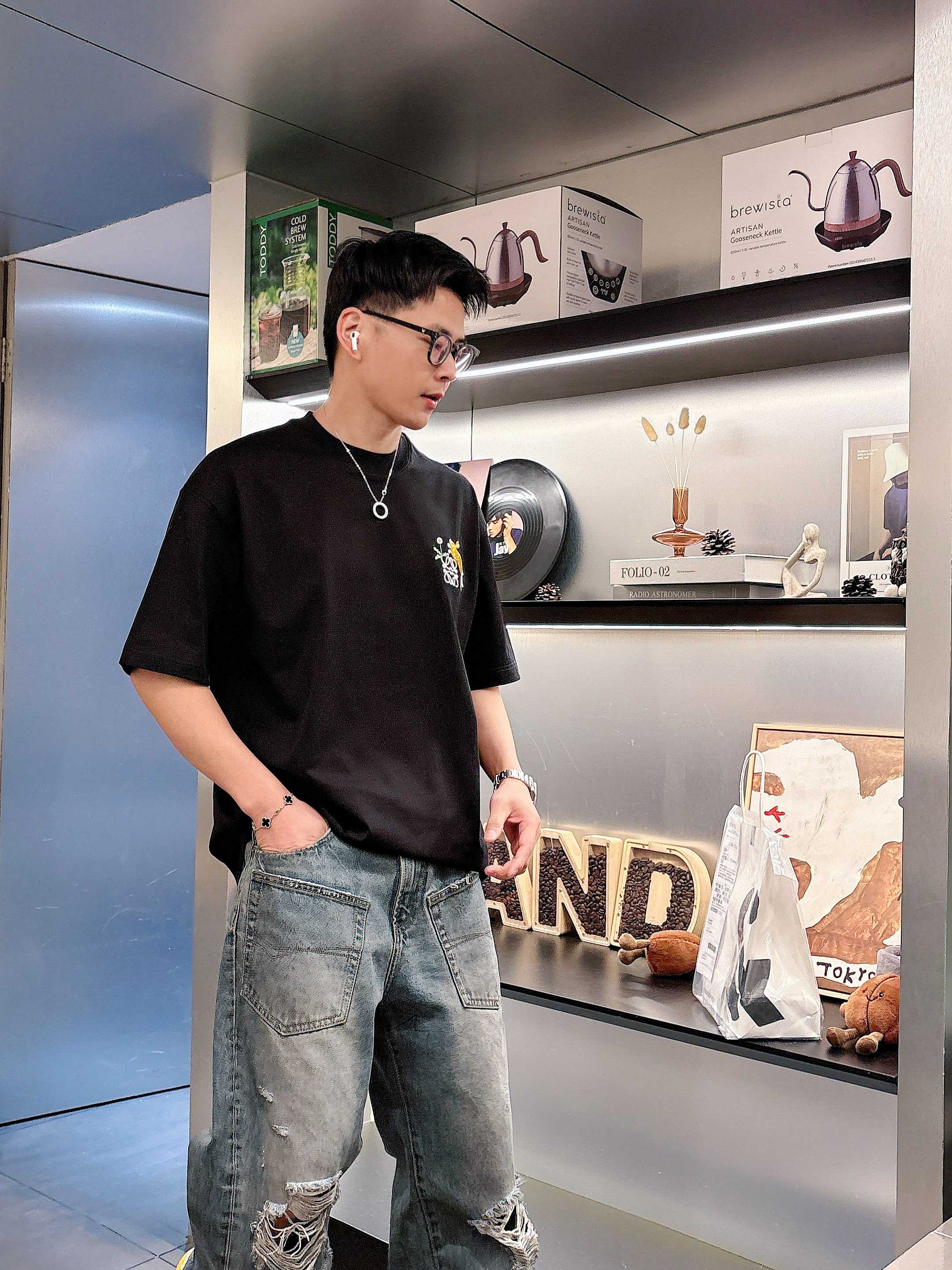     罗意威  2025春夏新款首发专柜最新款短袖圆领T恤 高端订制 设计前卫时尚！品牌logo重工艺