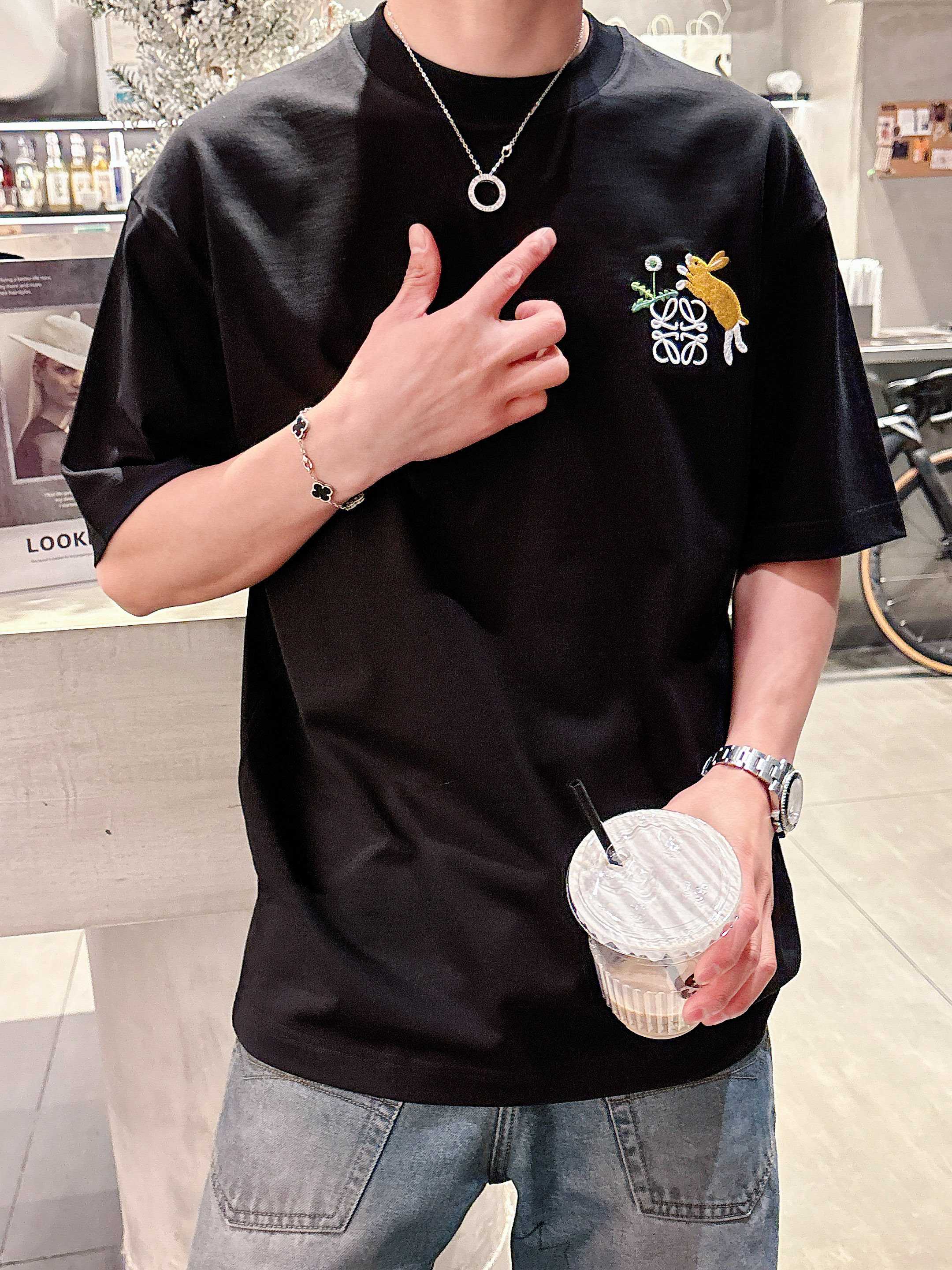     罗意威  2025春夏新款首发专柜最新款短袖圆领T恤 高端订制 设计前卫时尚！品牌logo重工艺