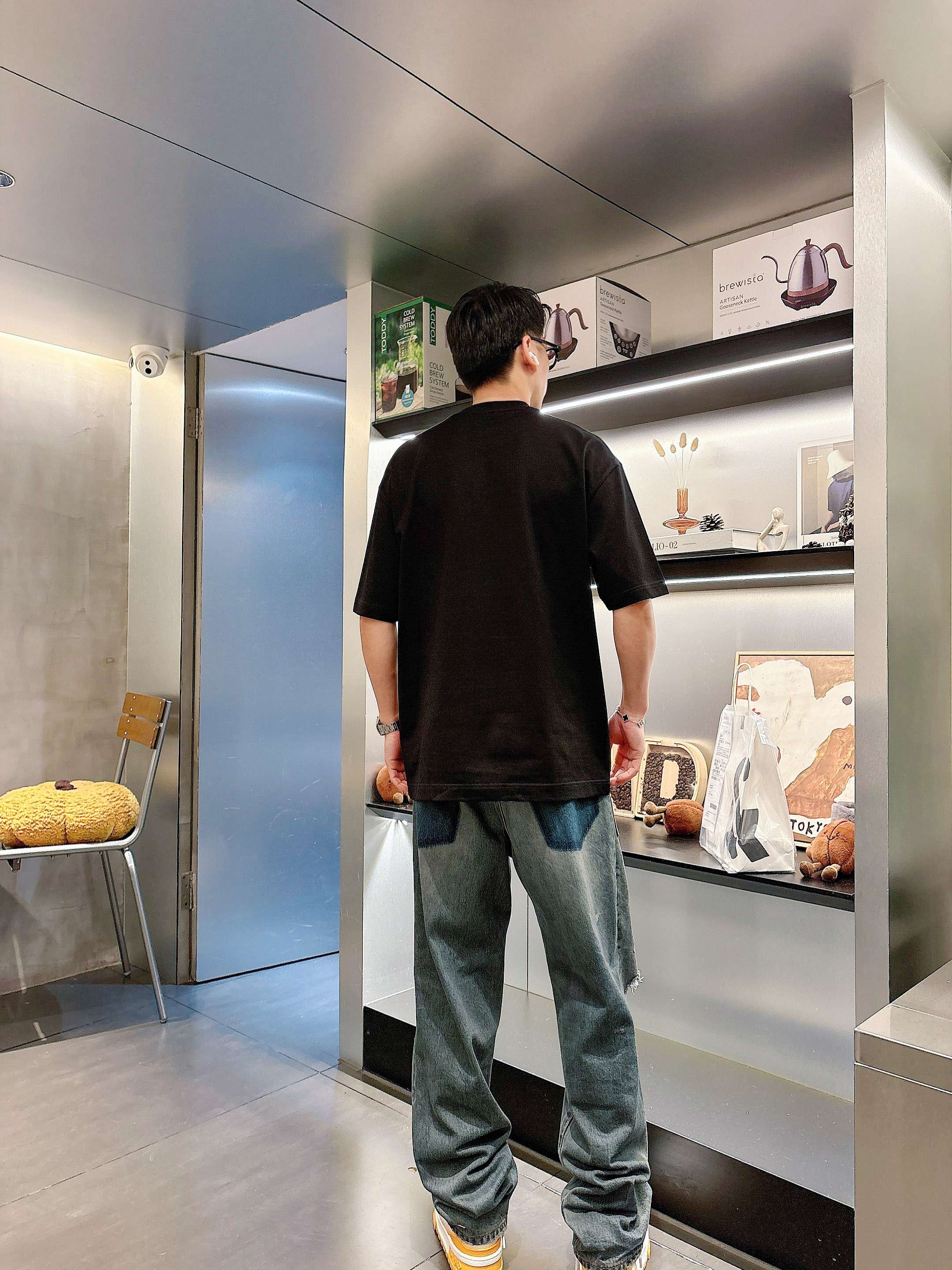     罗意威  2025春夏新款首发专柜最新款短袖圆领T恤 高端订制 设计前卫时尚！品牌logo重工艺