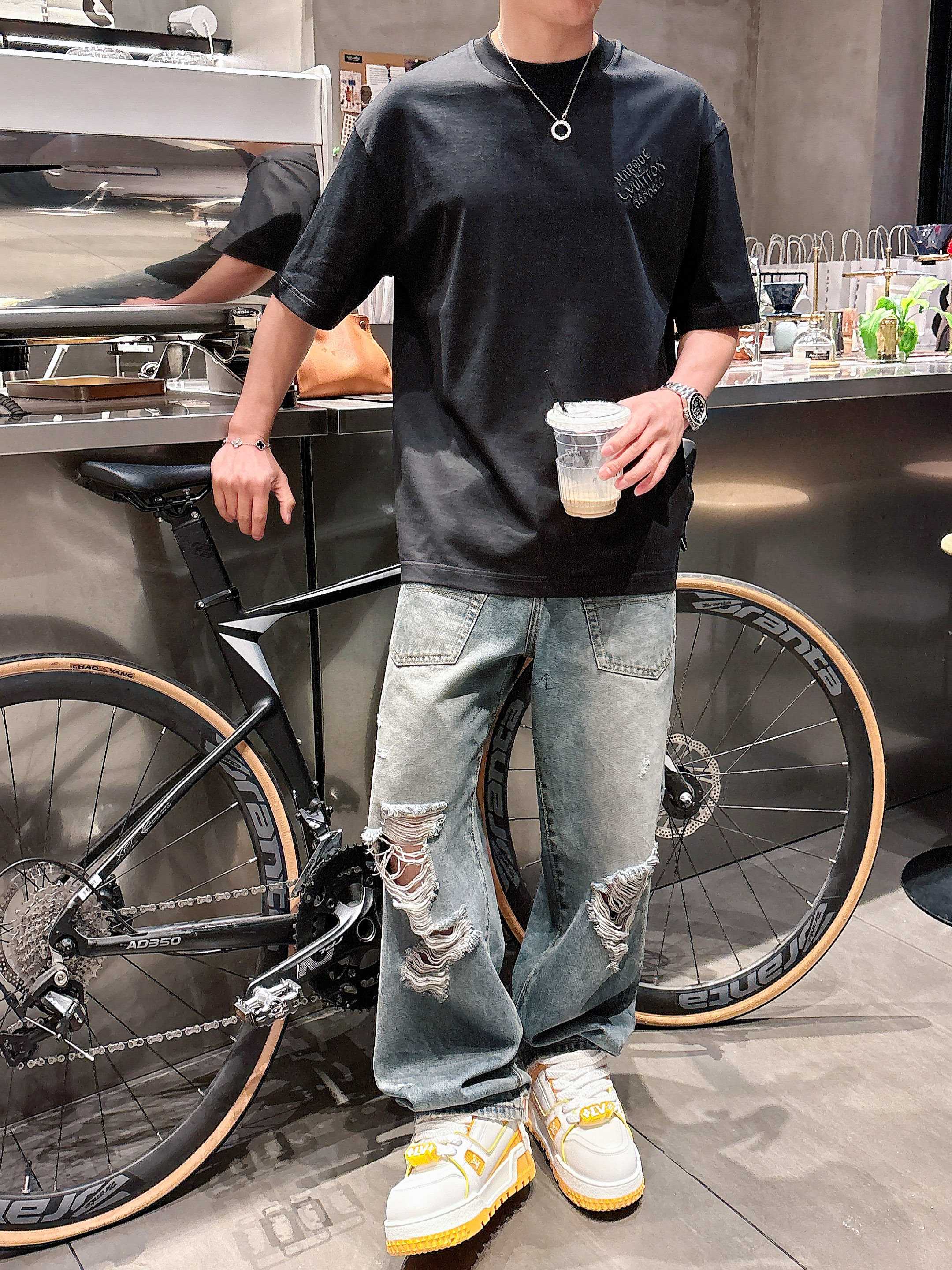     LV  2025春夏新款首发专柜最新款短袖圆领T恤 高端订制 设计前卫时尚！品牌logo重工艺设