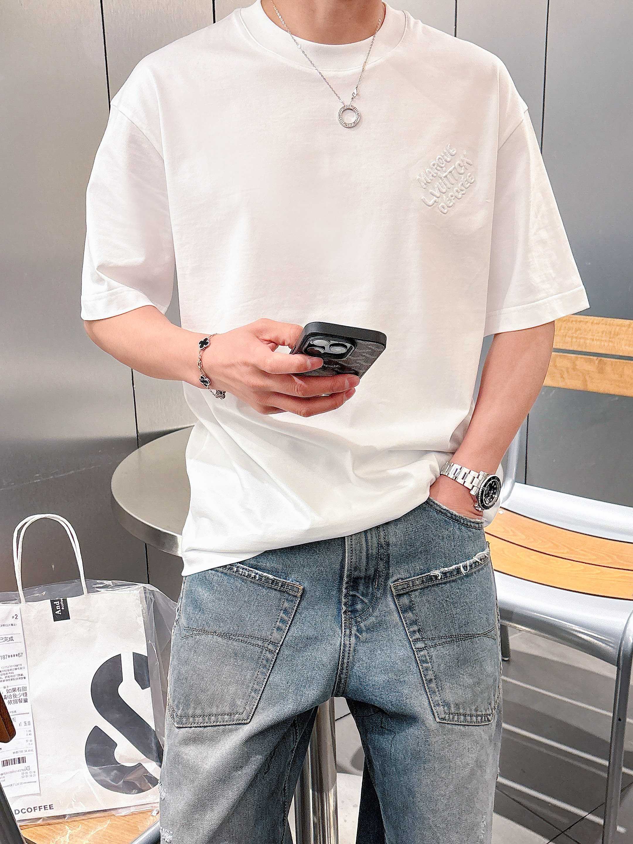     LV  2025春夏新款首发专柜最新款短袖圆领T恤 高端订制 设计前卫时尚！品牌logo重工艺设