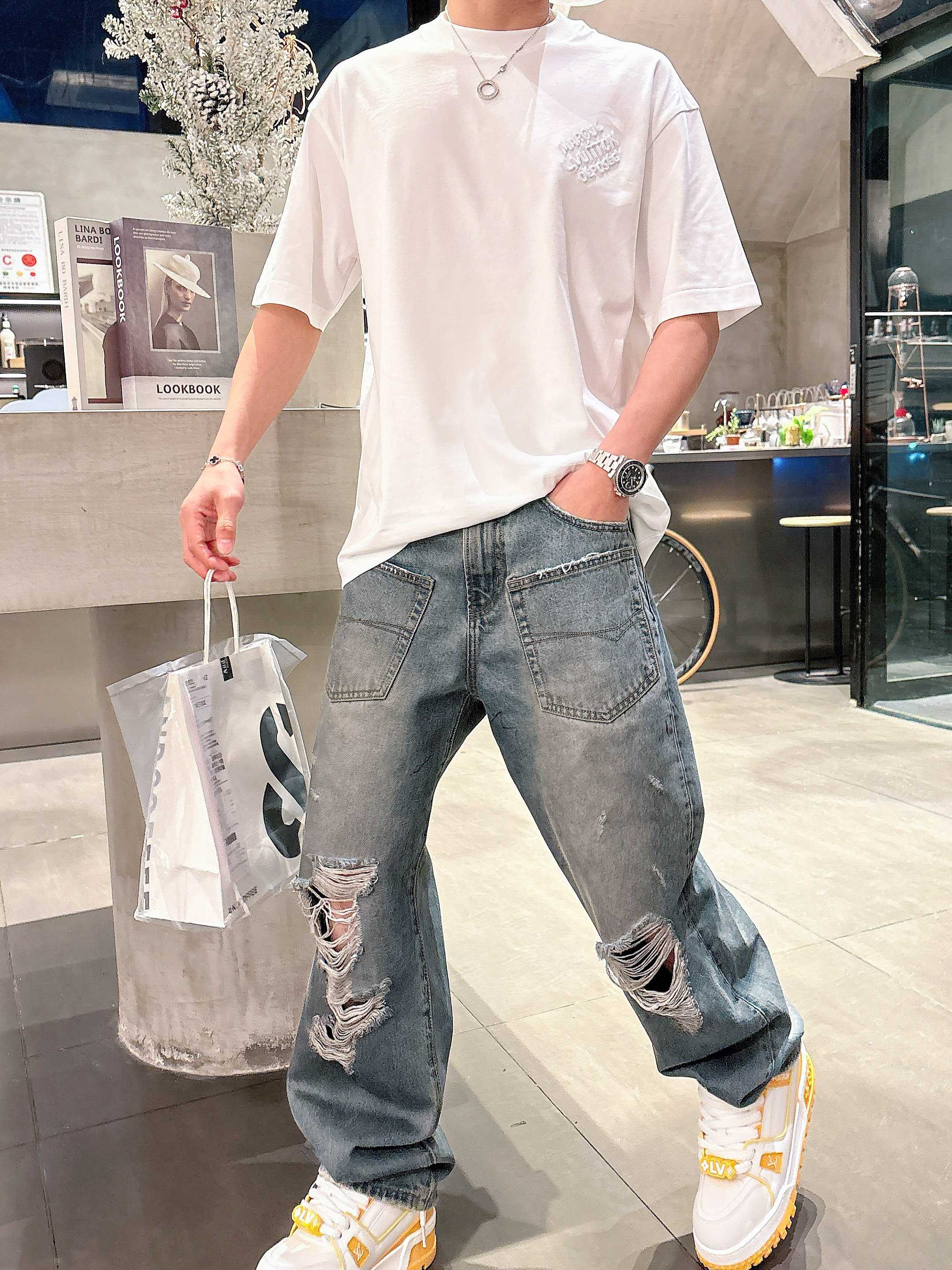     LV  2025春夏新款首发专柜最新款短袖圆领T恤 高端订制 设计前卫时尚！品牌logo重工艺设