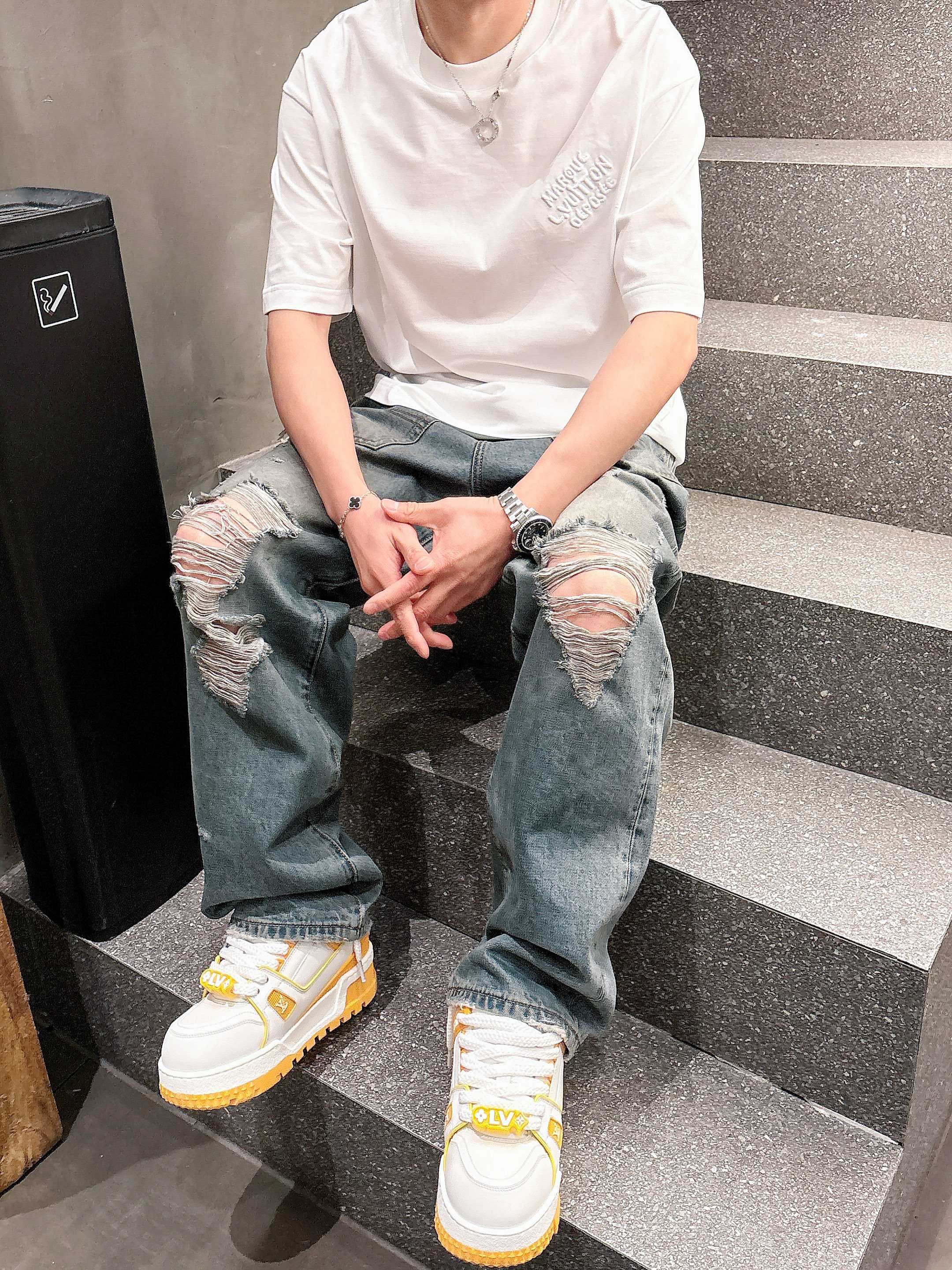     LV  2025春夏新款首发专柜最新款短袖圆领T恤 高端订制 设计前卫时尚！品牌logo重工艺设