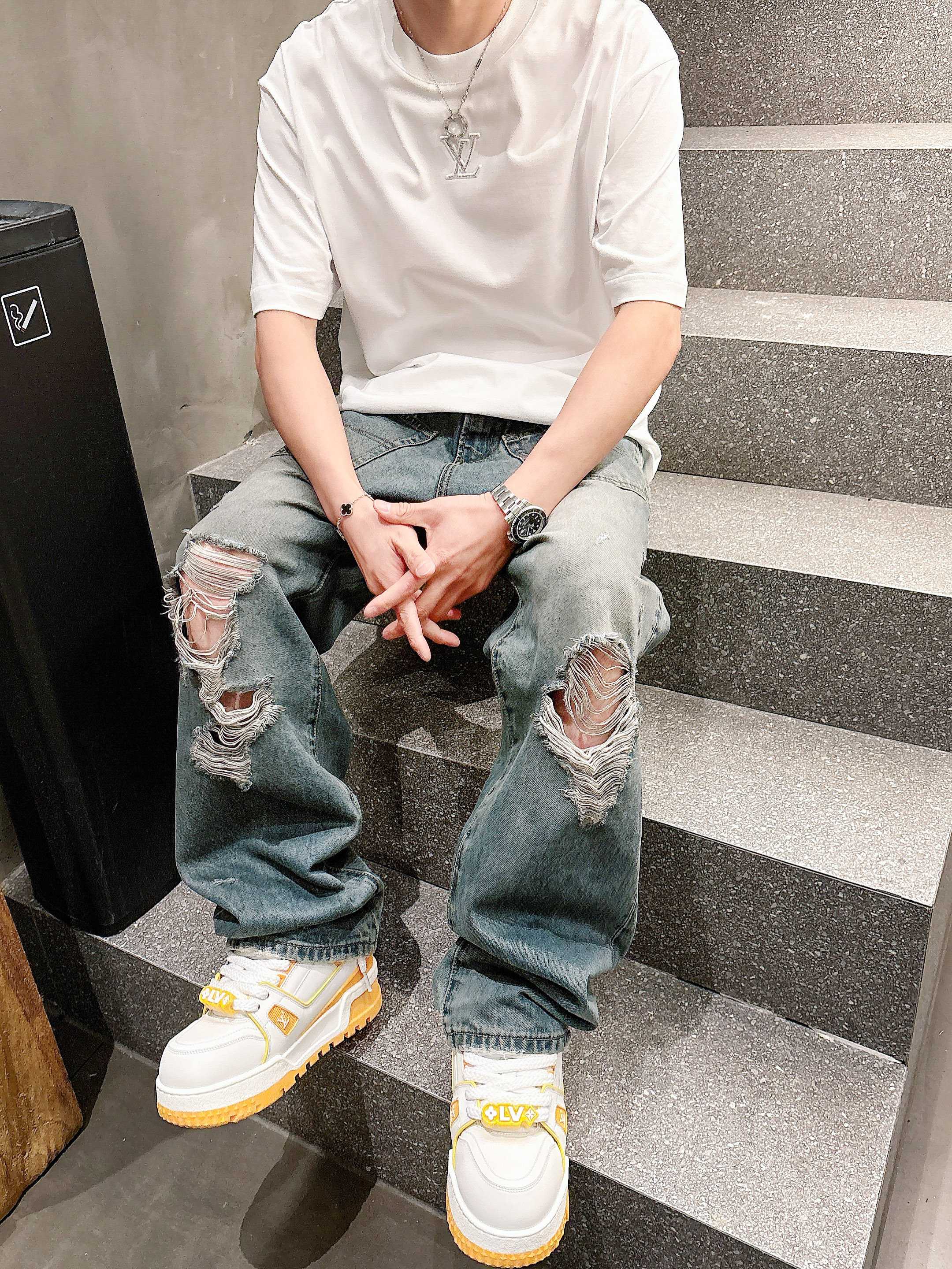     LV  2025春夏新款首发专柜最新款短袖圆领T恤 高端订制 设计前卫时尚！品牌logo重工艺设