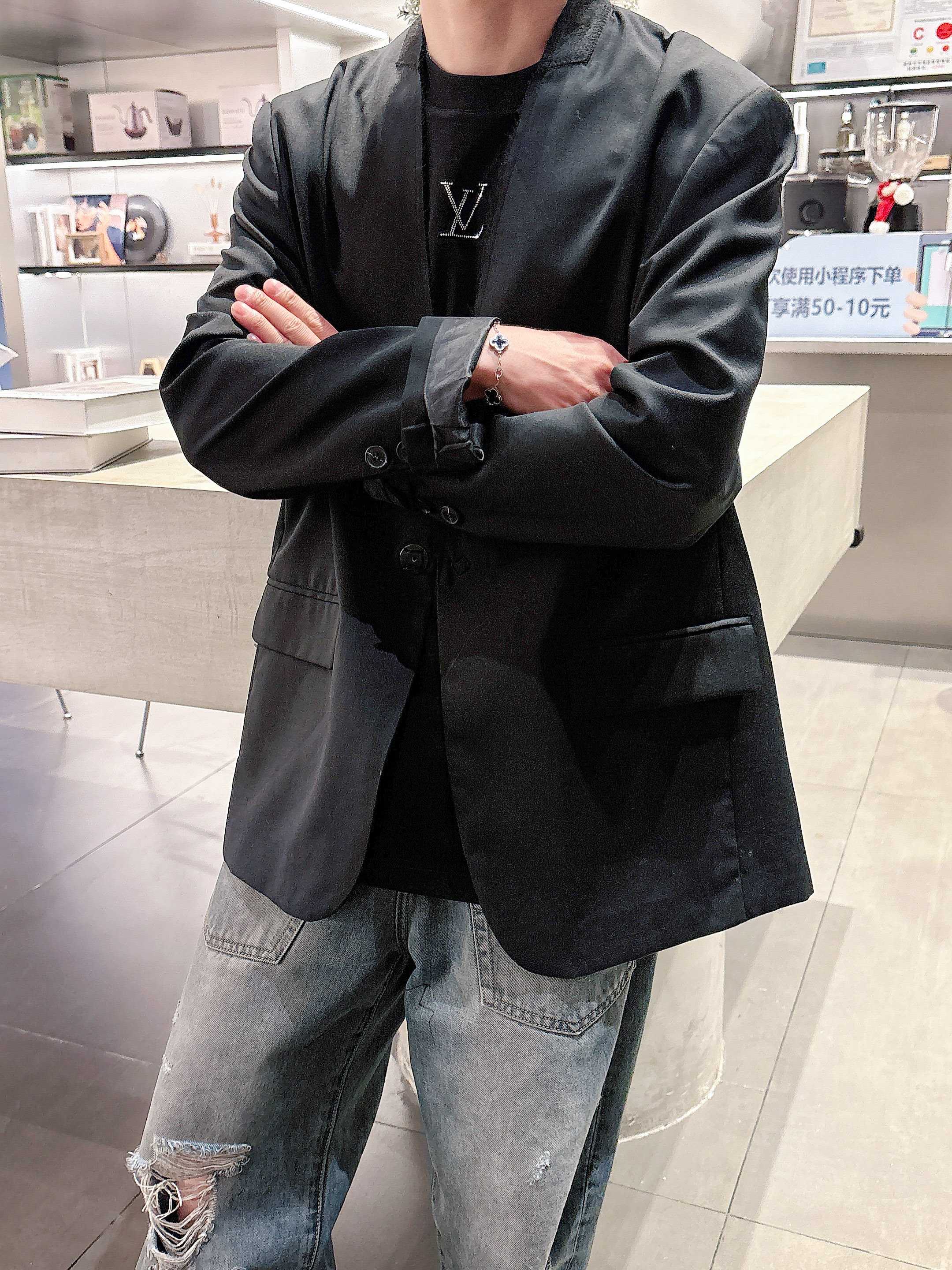     LV  2025春夏新款首发专柜最新款短袖圆领T恤 高端订制 设计前卫时尚！品牌logo重工艺设