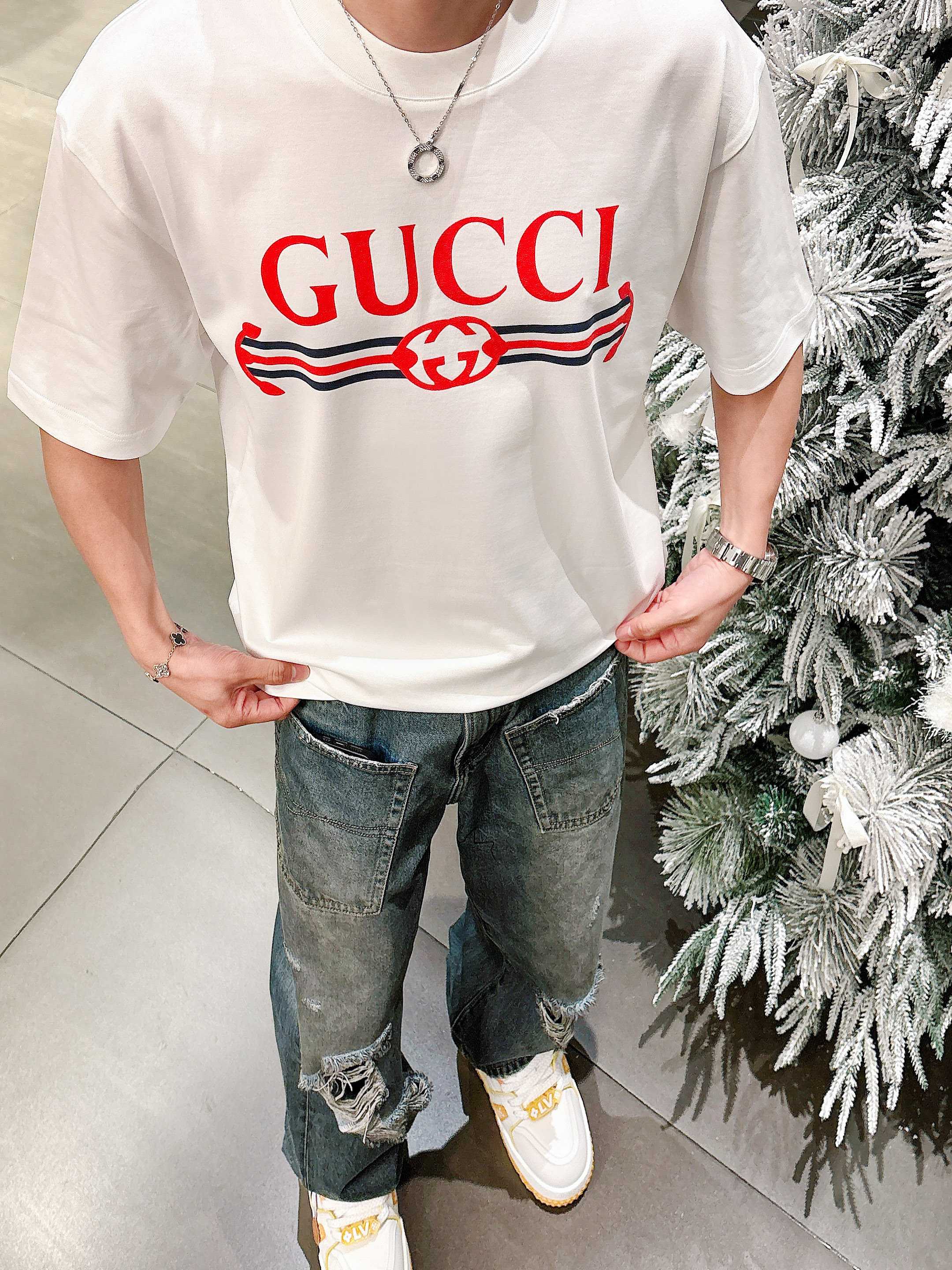     古驰  2025春夏新款首发专柜最新款短袖圆领T恤 高端订制 设计前卫时尚！品牌logo重工艺设