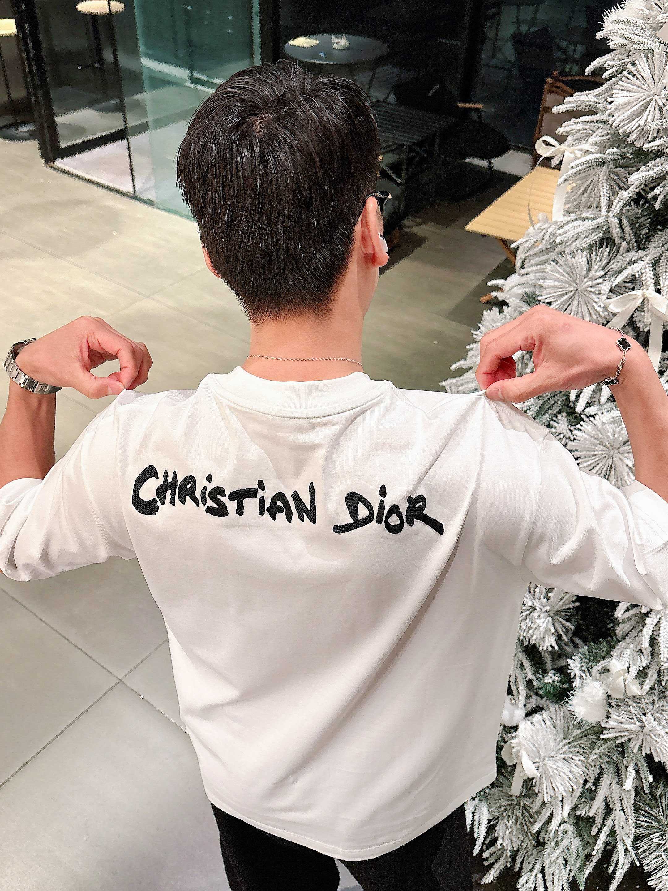     迪奥  2025春夏新款首发专柜最新款短袖圆领T恤 高端订制 设计前卫时尚！品牌logo重工艺设