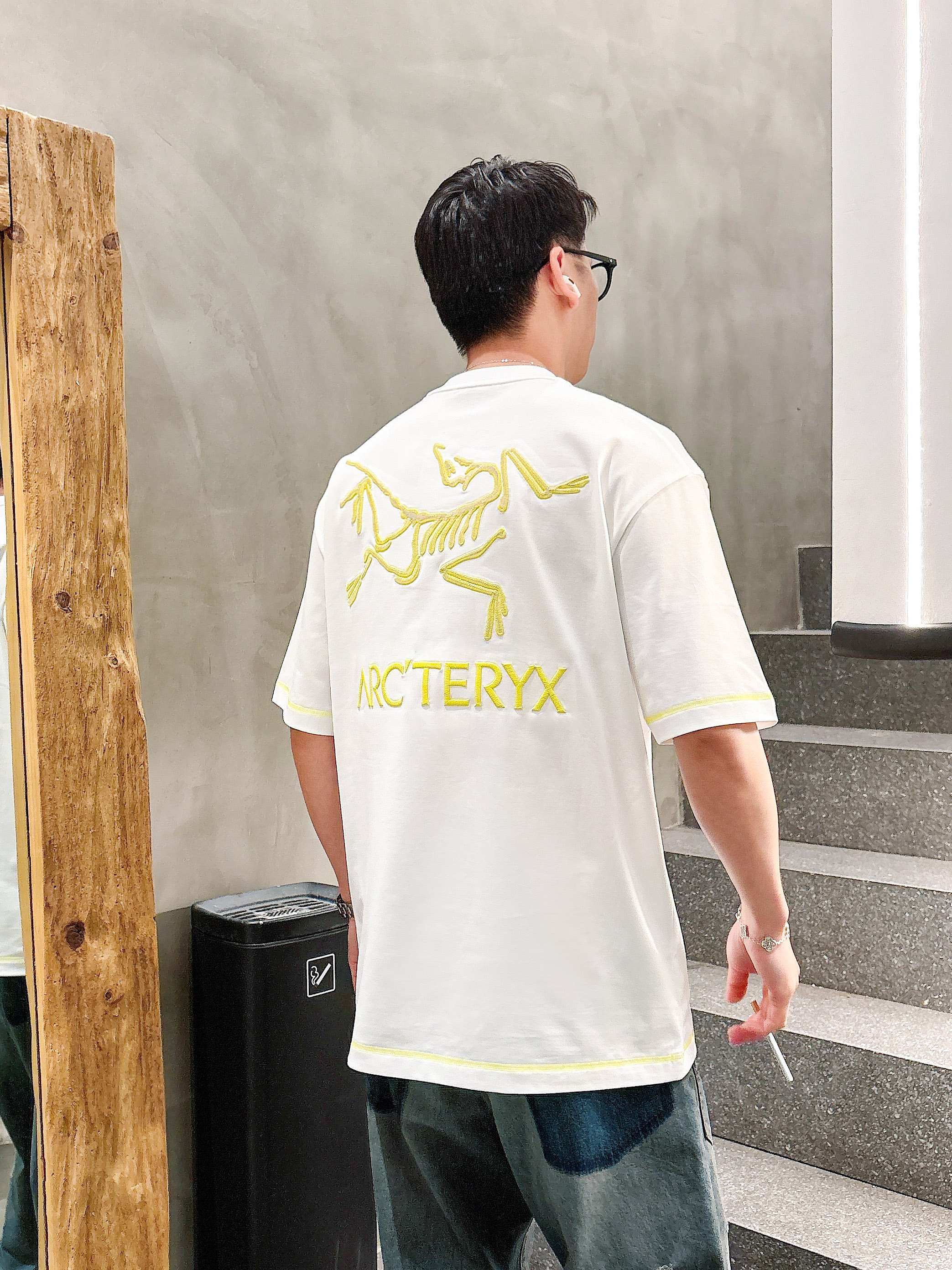     鸟𓅛  2025春夏新款首发专柜最新款短袖圆领T恤 高端订制 设计前卫时尚！品牌logo重工艺设