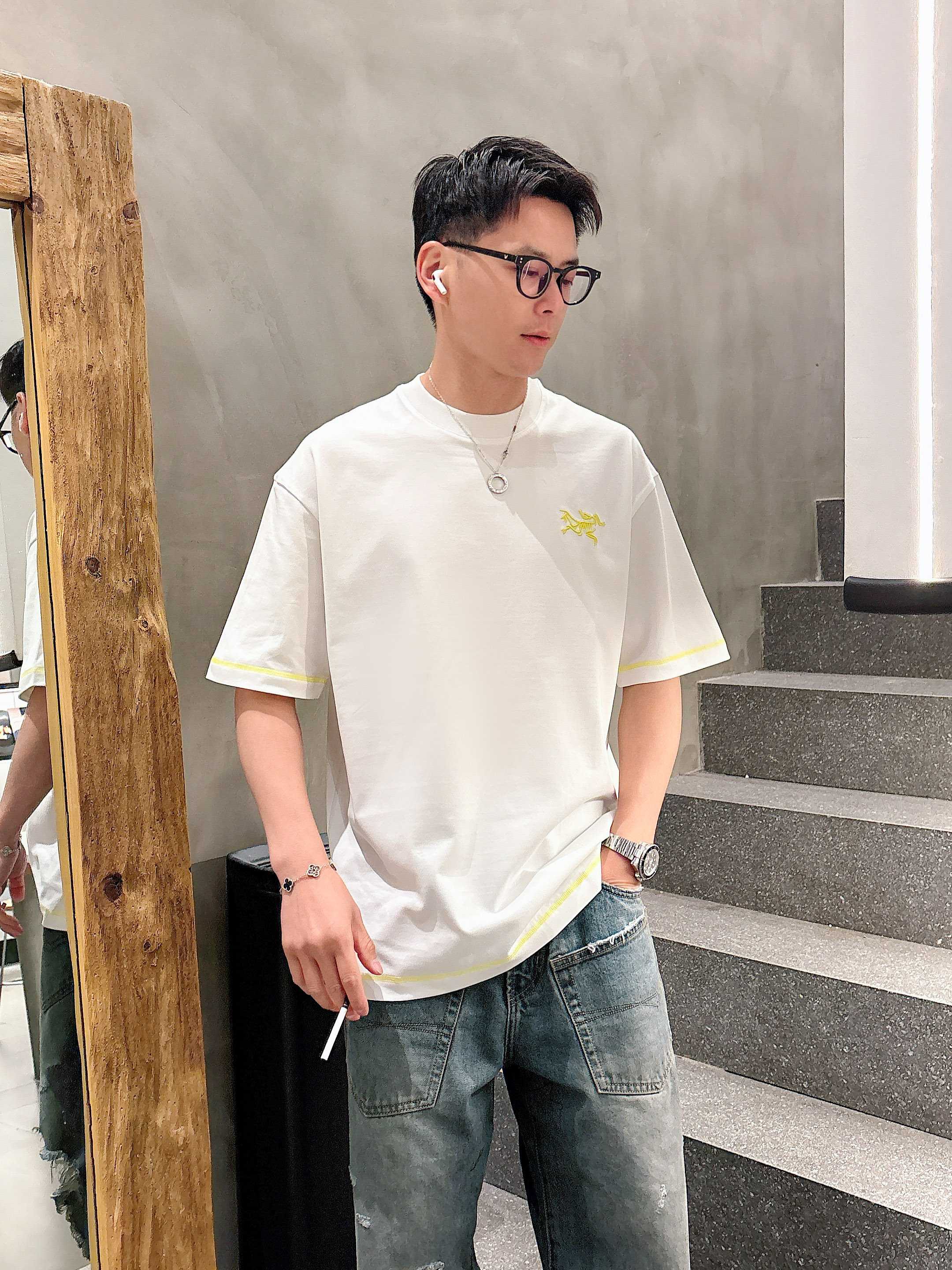     鸟𓅛  2025春夏新款首发专柜最新款短袖圆领T恤 高端订制 设计前卫时尚！品牌logo重工艺设