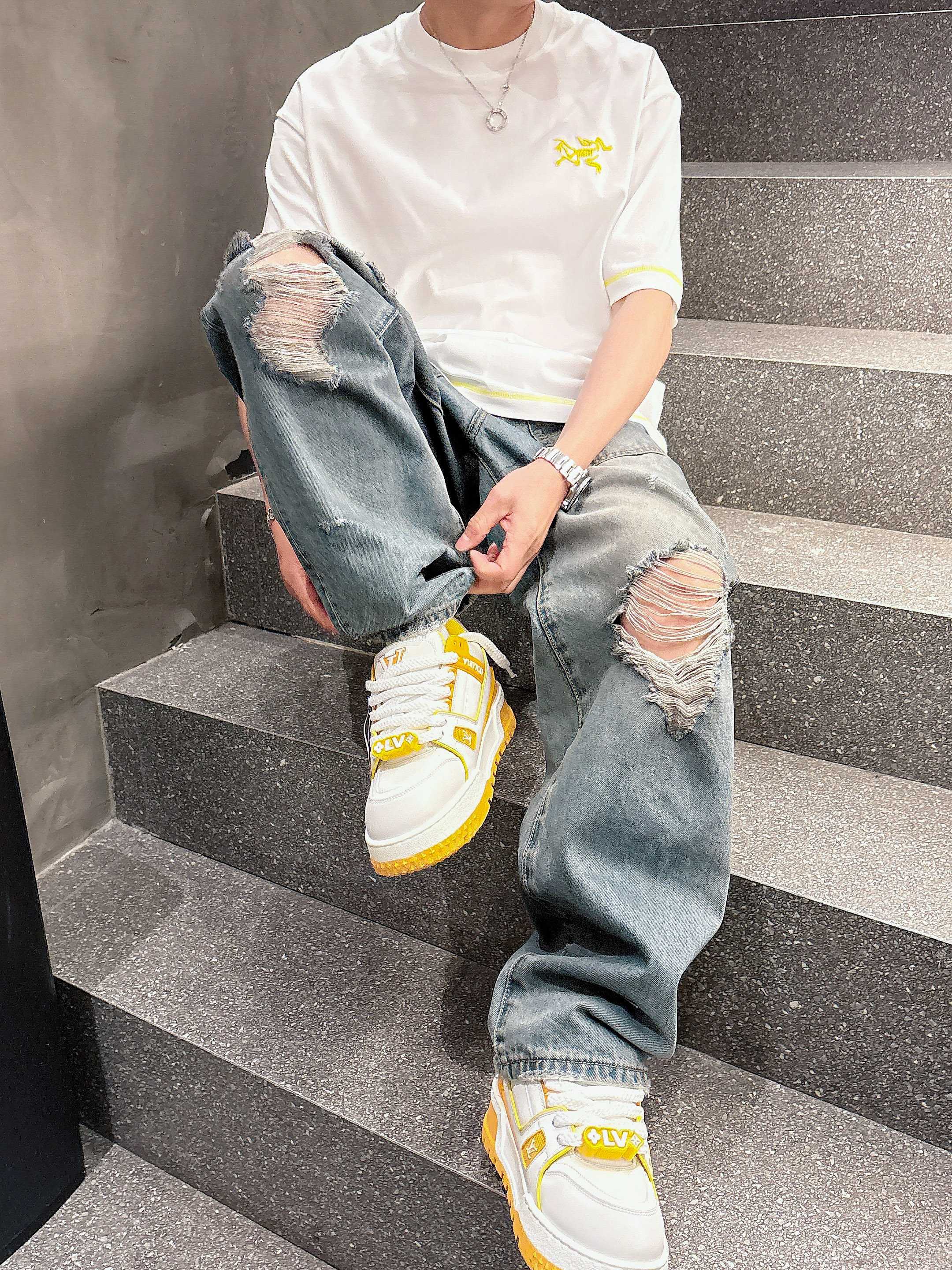     鸟𓅛  2025春夏新款首发专柜最新款短袖圆领T恤 高端订制 设计前卫时尚！品牌logo重工艺设