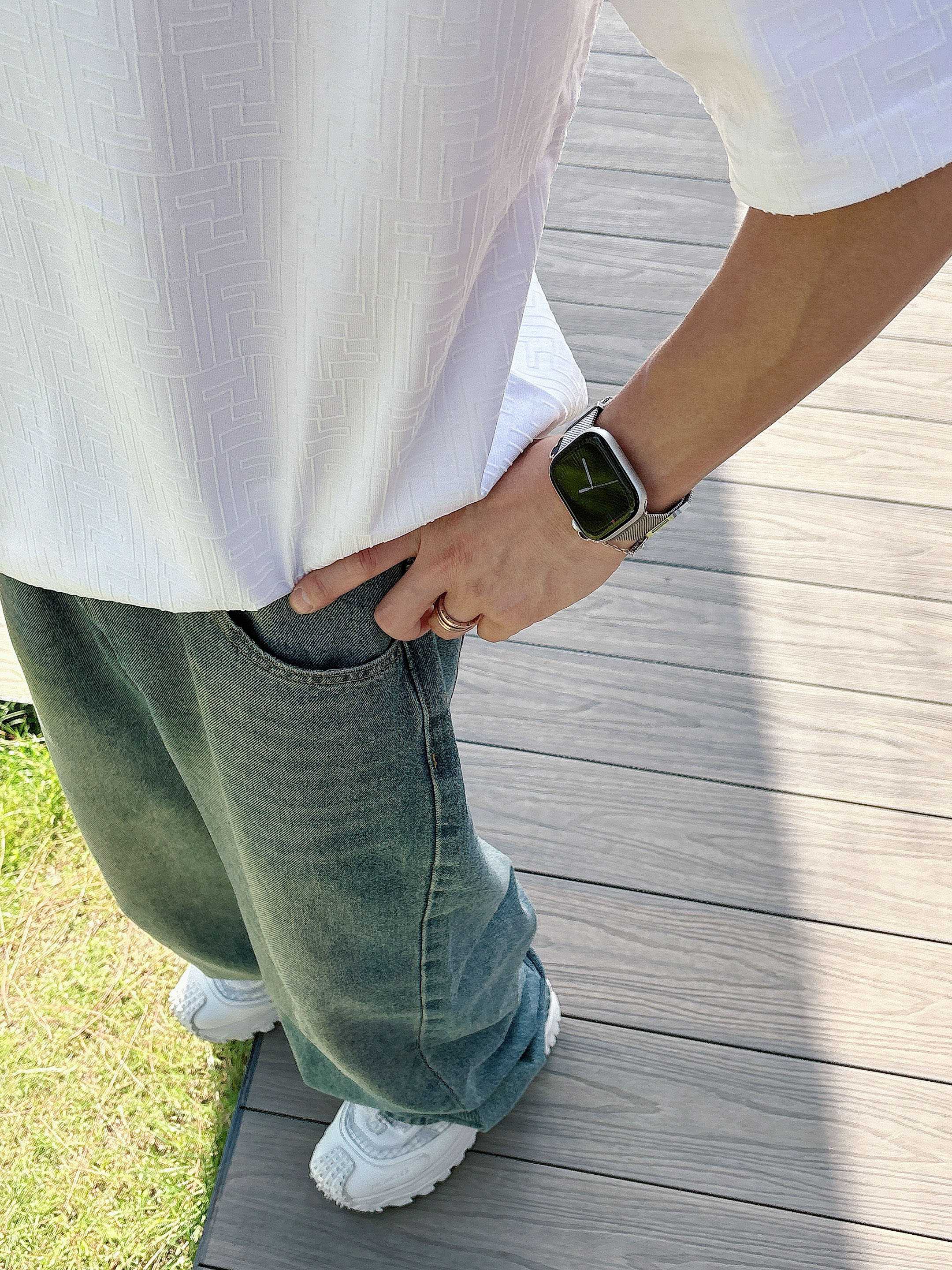     芬迪  2025春夏新款首发专柜最新款短袖圆领T恤 高端订制 设计前卫时尚！品牌logo重工艺设