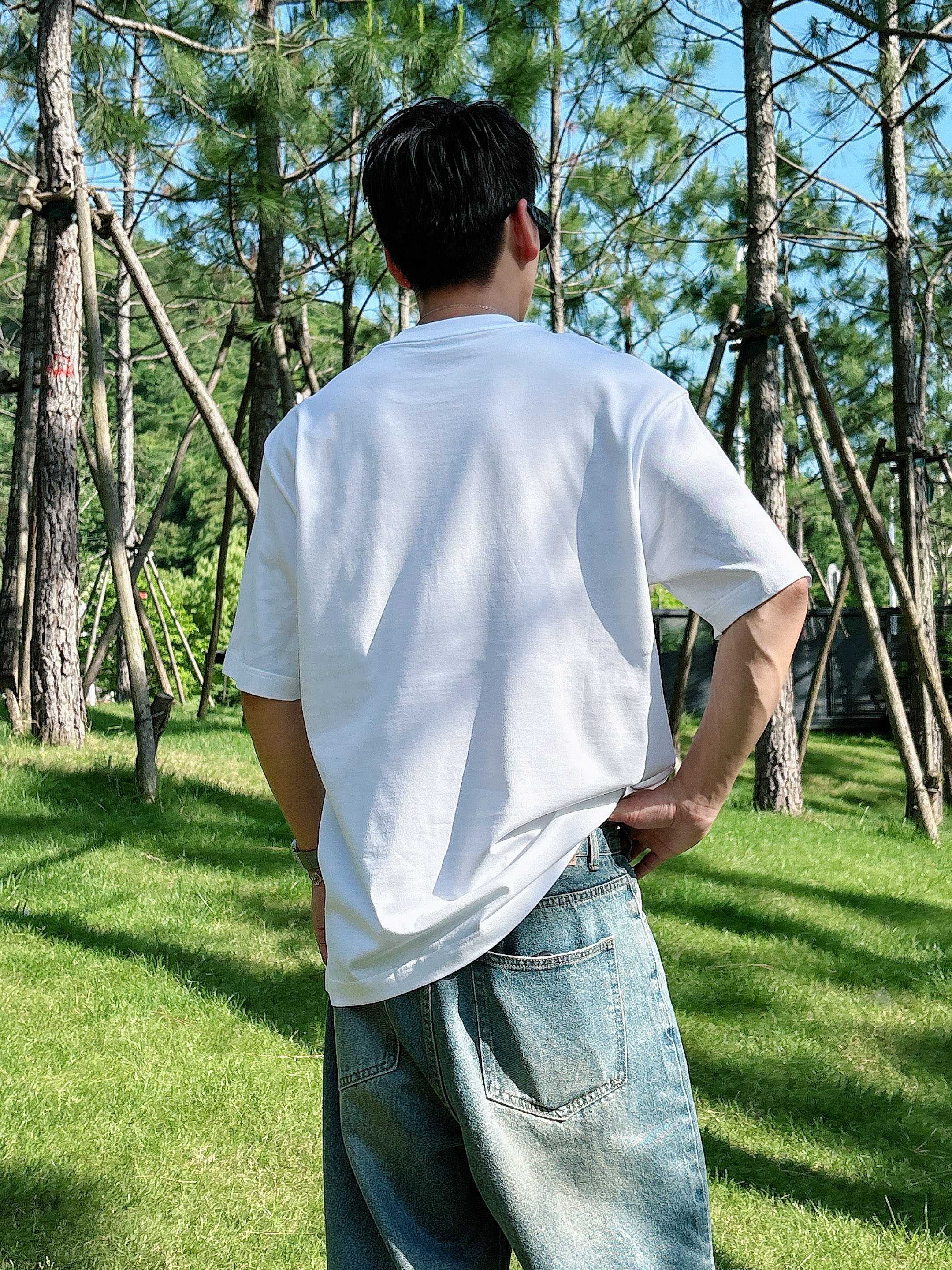     迪奥  2025春夏新款首发专柜最新款短袖圆领T恤 高端订制 设计前卫时尚！品牌logo重工艺设