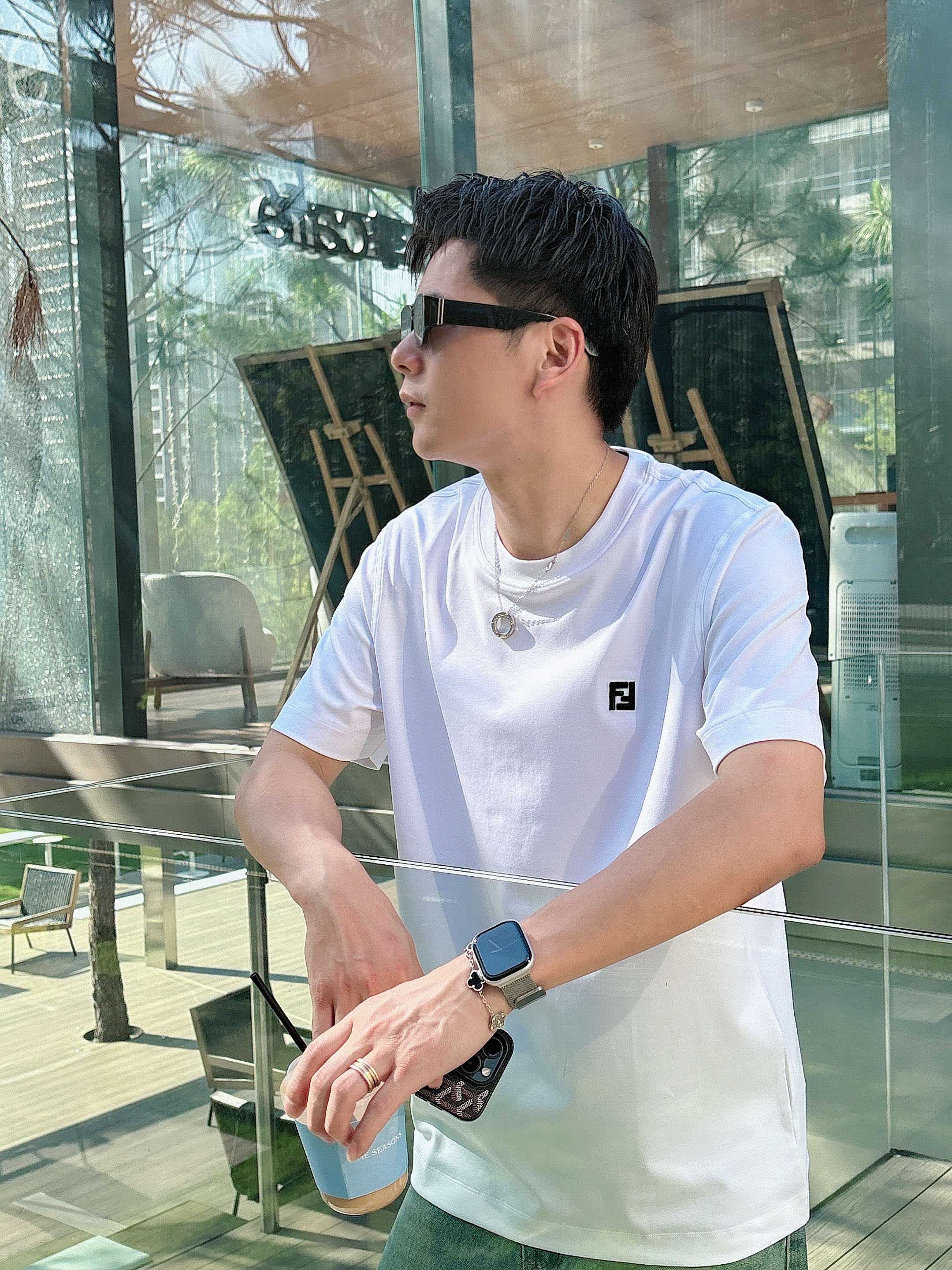     芬迪  2025春夏新款首发专柜最新款短袖圆领T恤 高端订制 设计前卫时尚！品牌logo重工艺设