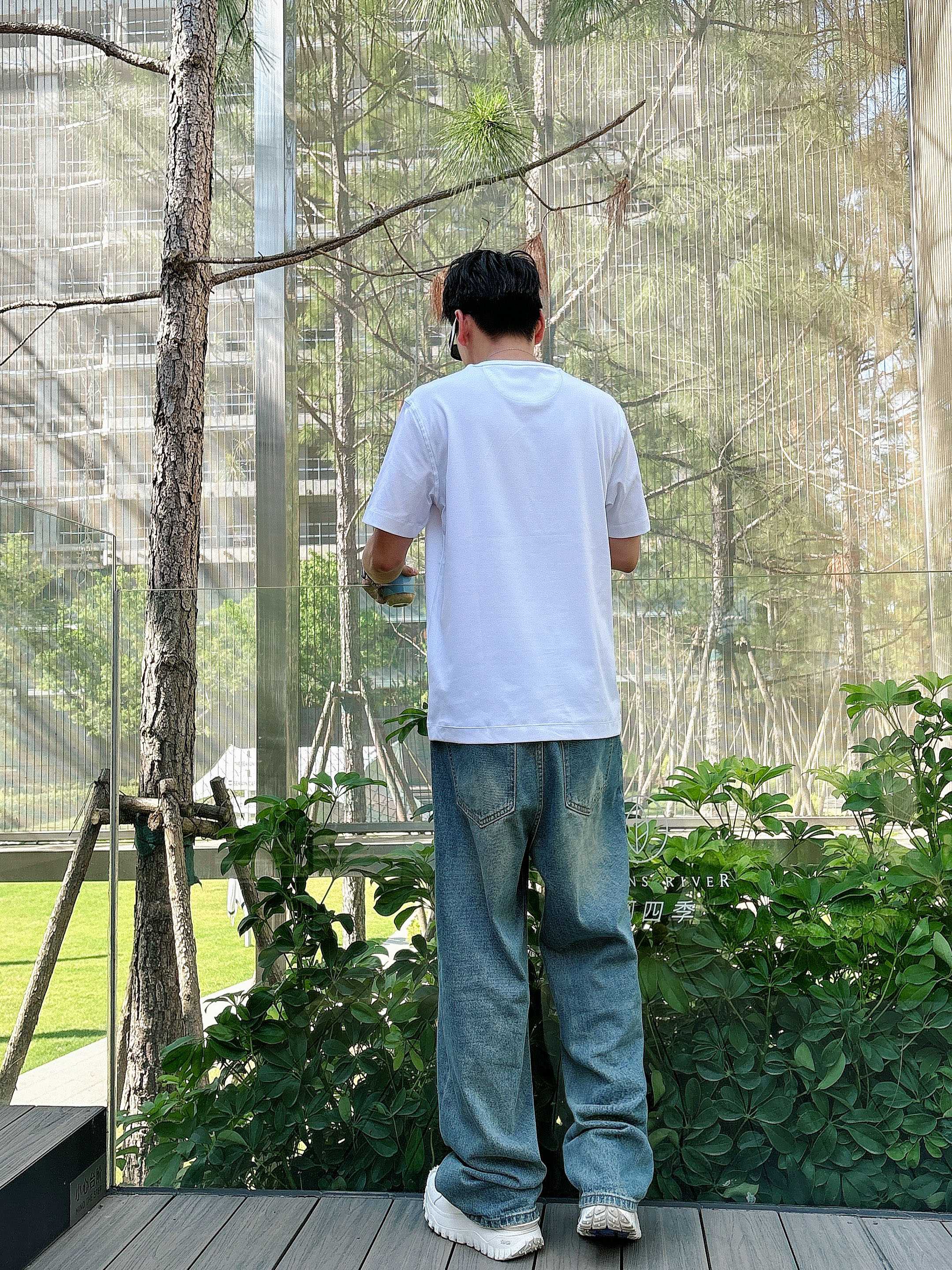     芬迪  2025春夏新款首发专柜最新款短袖圆领T恤 高端订制 设计前卫时尚！品牌logo重工艺设