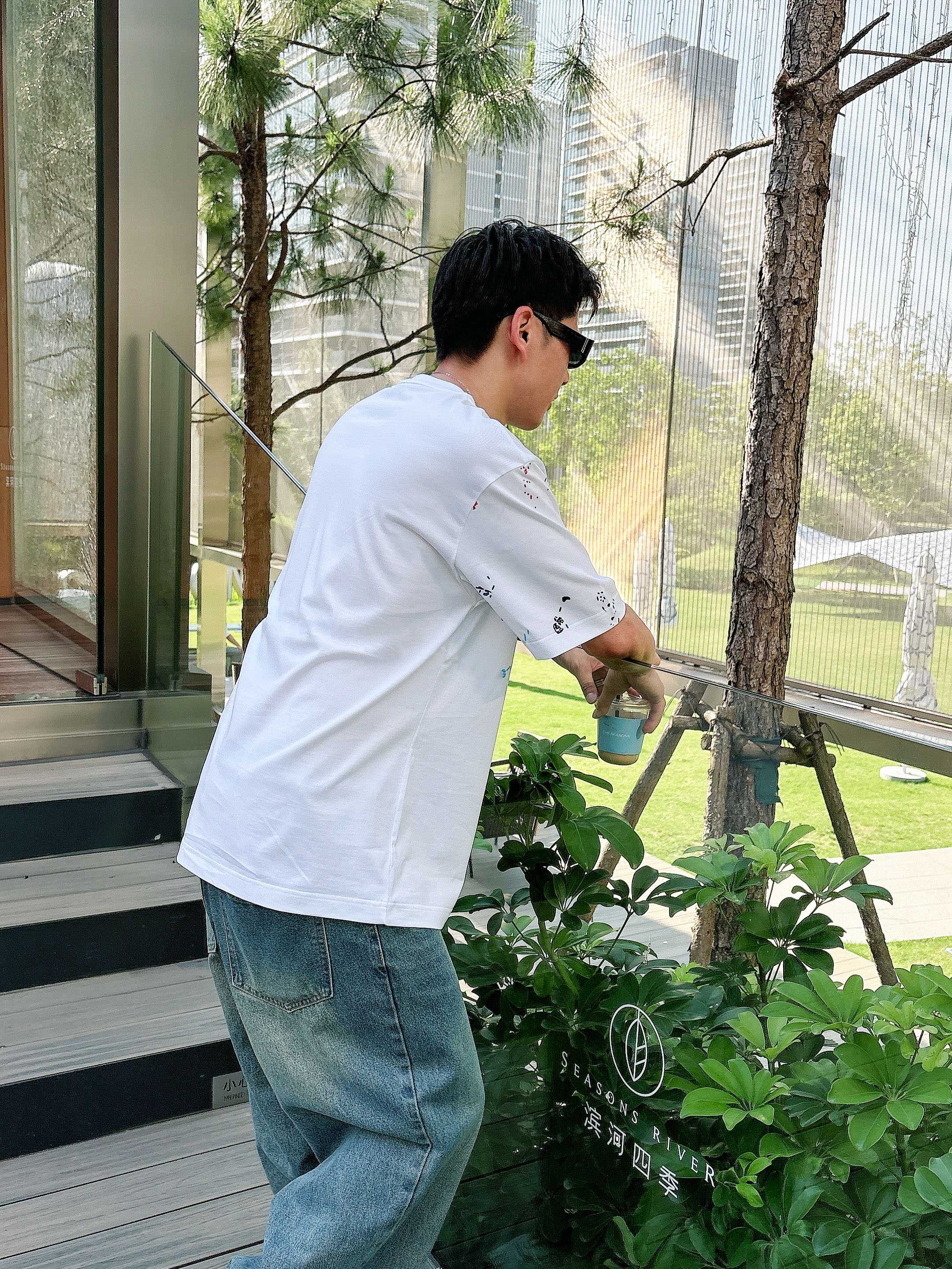     迪奥  2025春夏新款首发专柜最新款短袖圆领T恤 高端订制 设计前卫时尚！品牌logo重工艺设