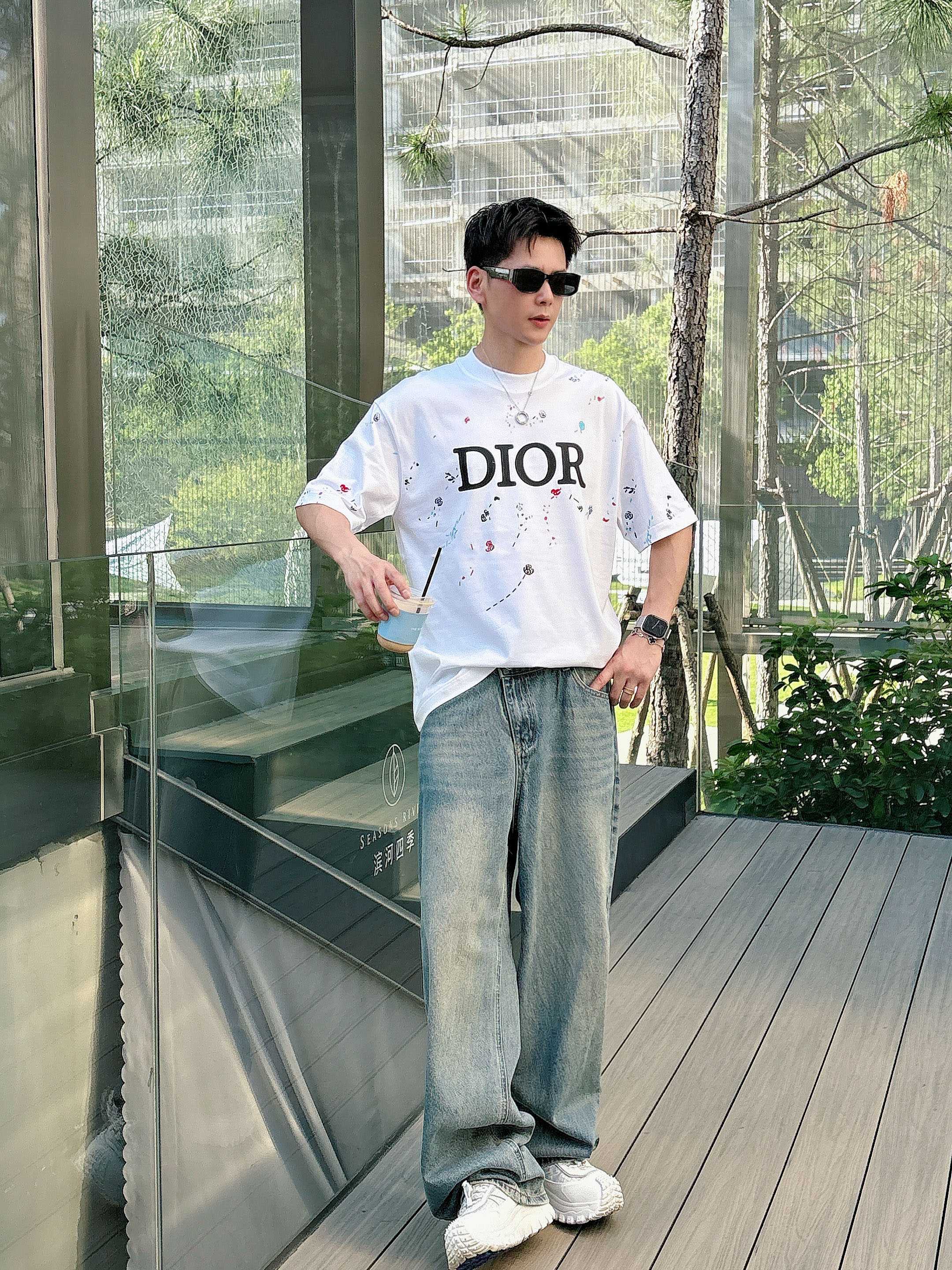     迪奥  2025春夏新款首发专柜最新款短袖圆领T恤 高端订制 设计前卫时尚！品牌logo重工艺设