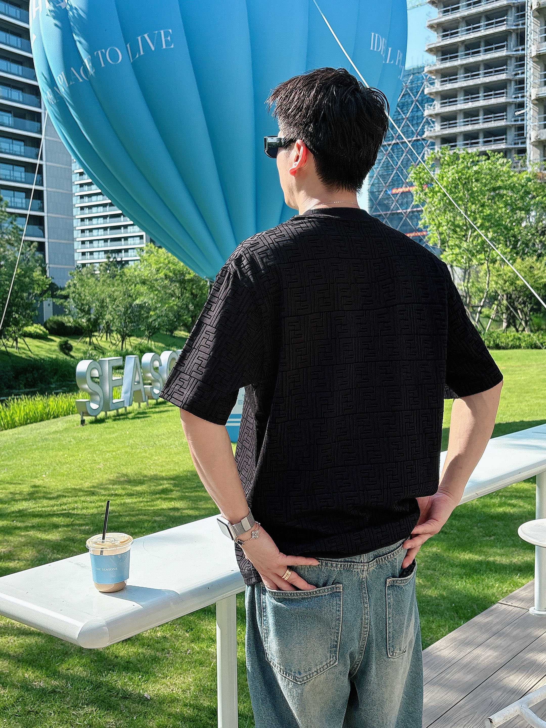     芬迪  2025春夏新款首发专柜最新款短袖圆领T恤 高端订制 设计前卫时尚！品牌logo重工艺设