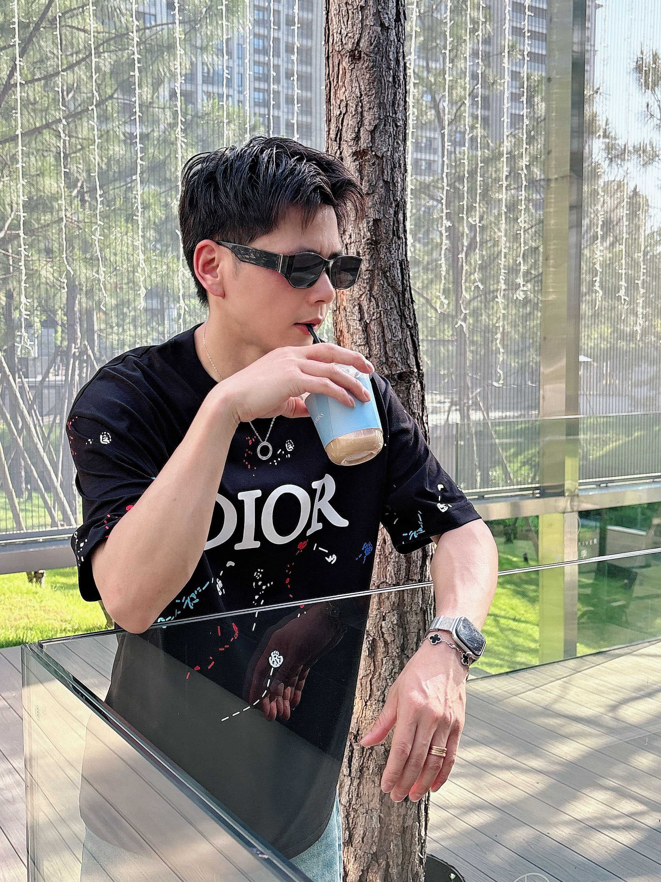     迪奥  2025春夏新款首发专柜最新款短袖圆领T恤 高端订制 设计前卫时尚！品牌logo重工艺设