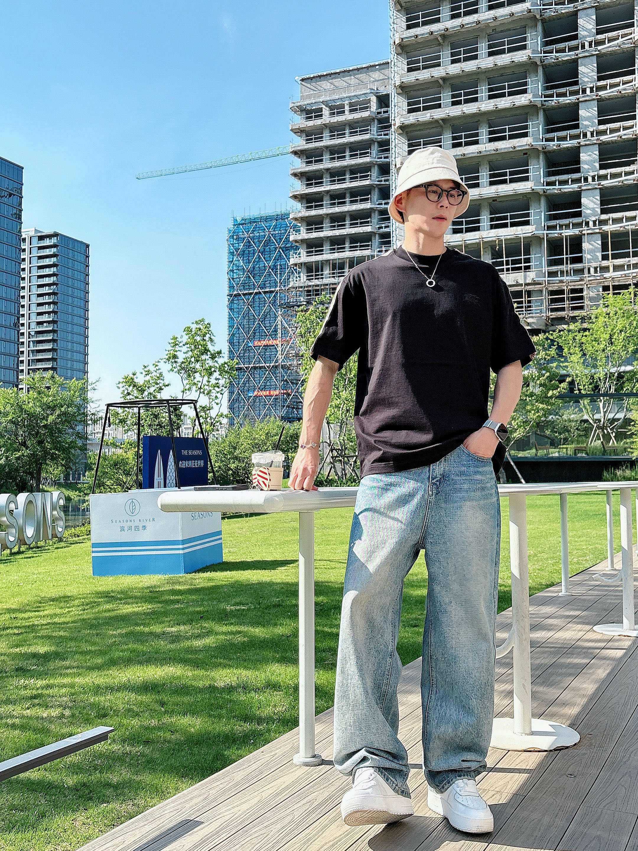     巴宝莉  2025春夏新款首发专柜最新款短袖圆领T恤 高端订制 设计前卫时尚！品牌logo重工艺