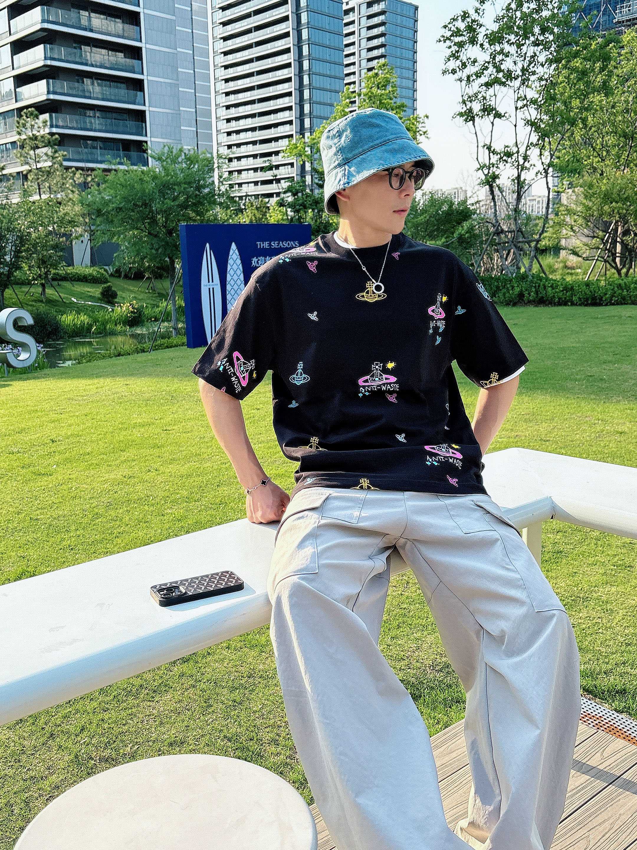     西太后  2025春夏新款首发专柜最新款短袖圆领T恤 高端订制 设计前卫时尚！品牌logo重工艺