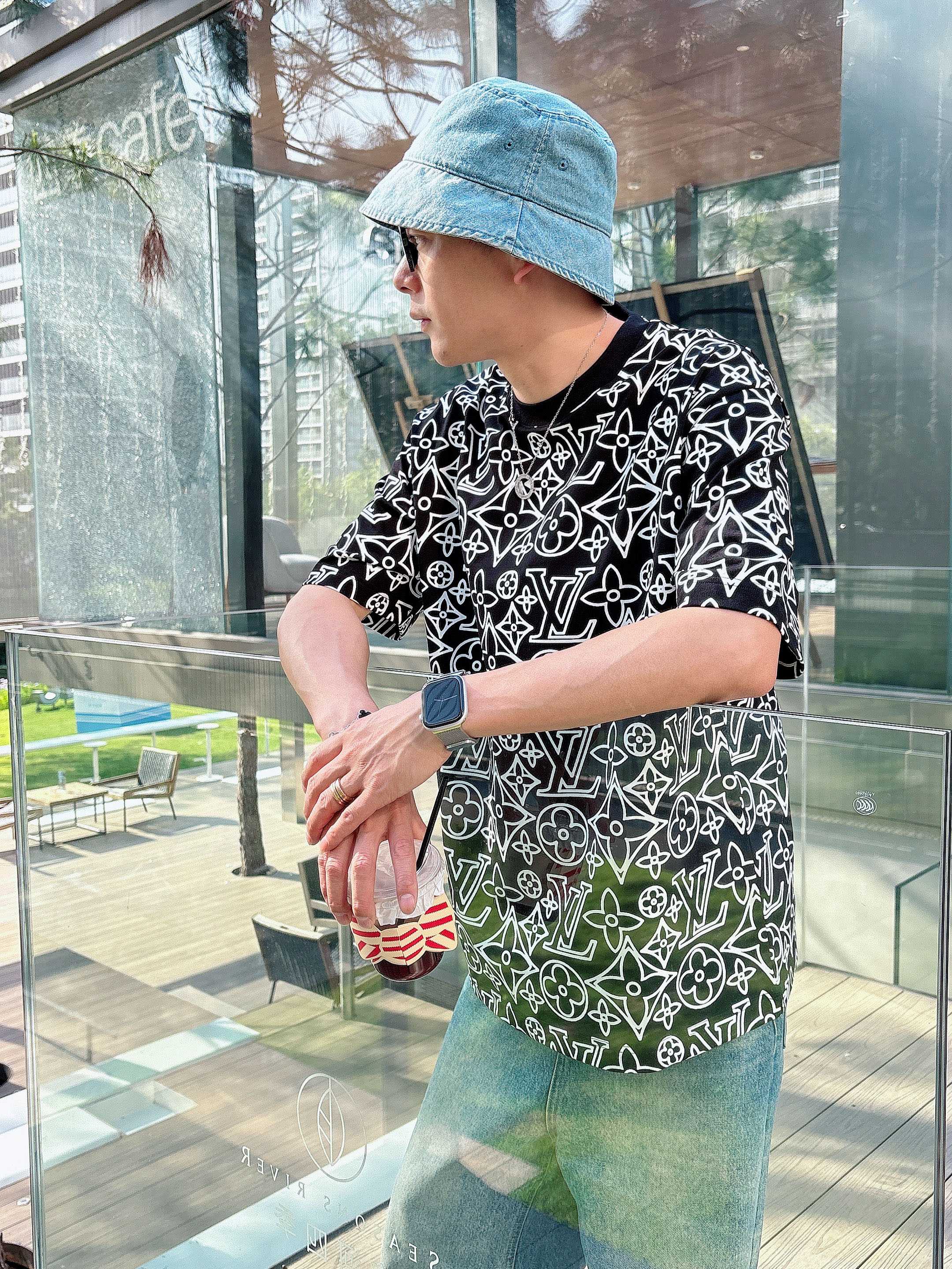     LV  2025春夏新款首发专柜最新款短袖圆领T恤 高端订制 设计前卫时尚！品牌logo重工艺设
