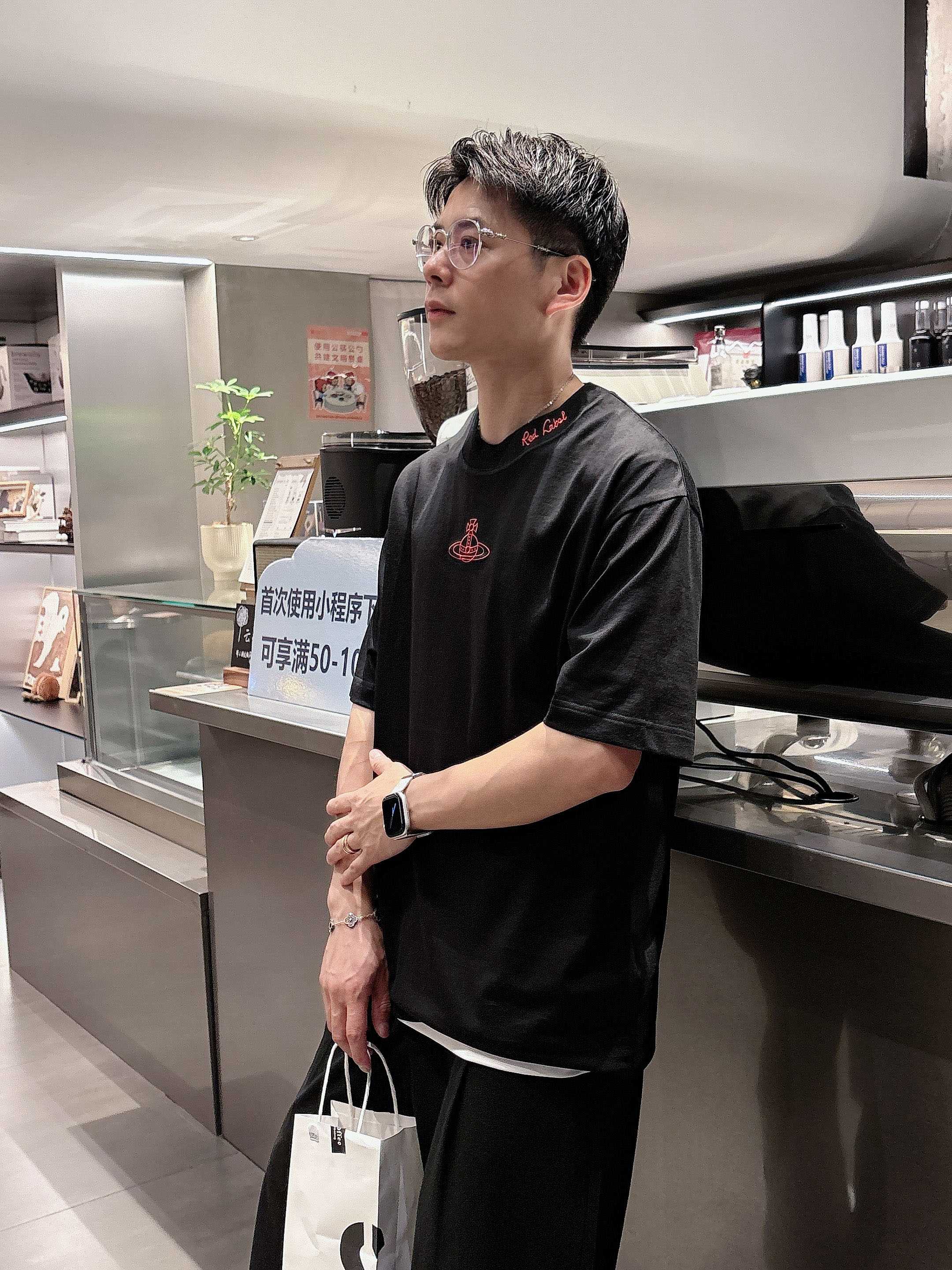     西太后  2025春夏新款首发专柜最新款短袖圆领T恤 高端订制 设计前卫时尚！品牌logo重工艺