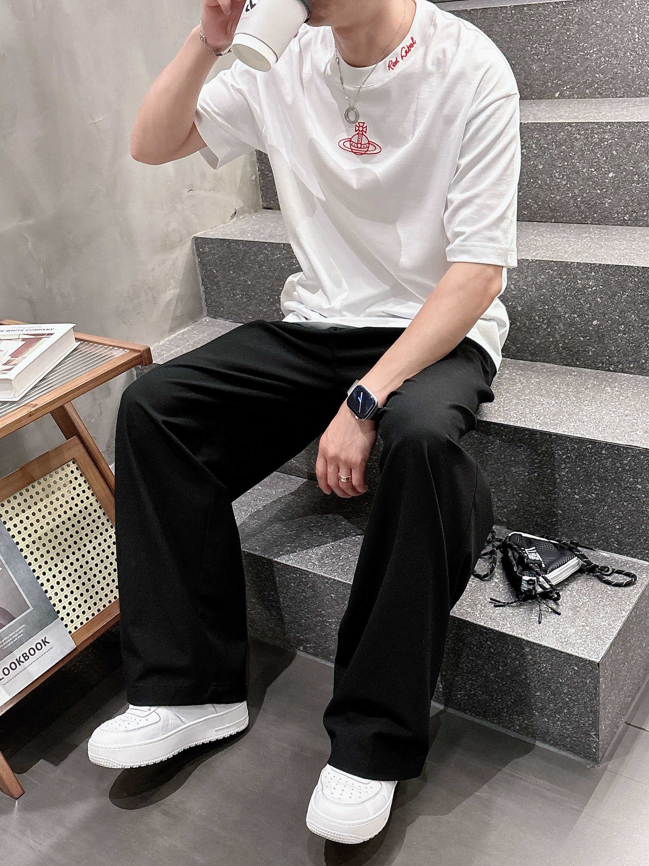     西太后  2025春夏新款首发专柜最新款短袖圆领T恤 高端订制 设计前卫时尚！品牌logo重工艺