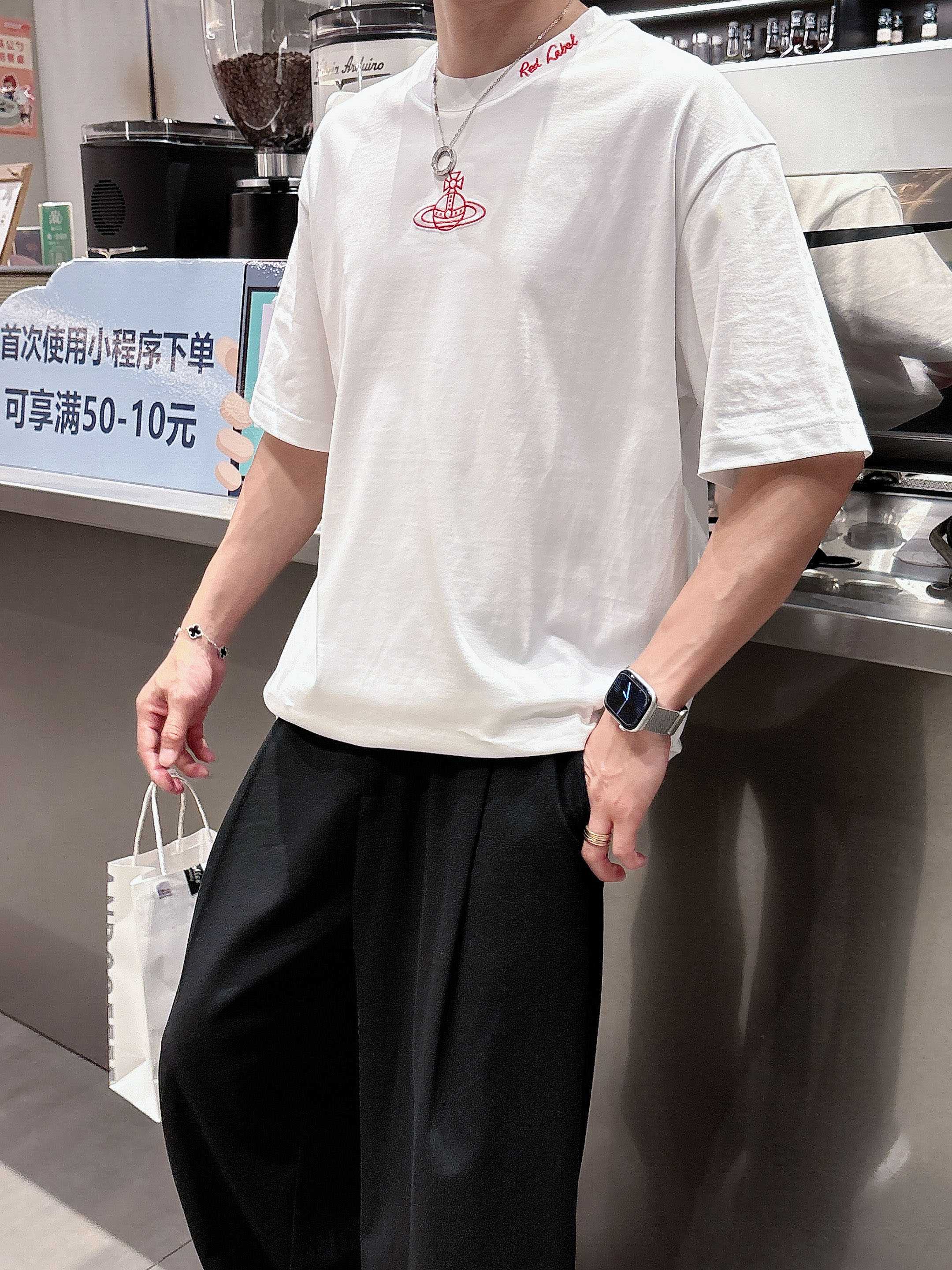     西太后  2025春夏新款首发专柜最新款短袖圆领T恤 高端订制 设计前卫时尚！品牌logo重工艺