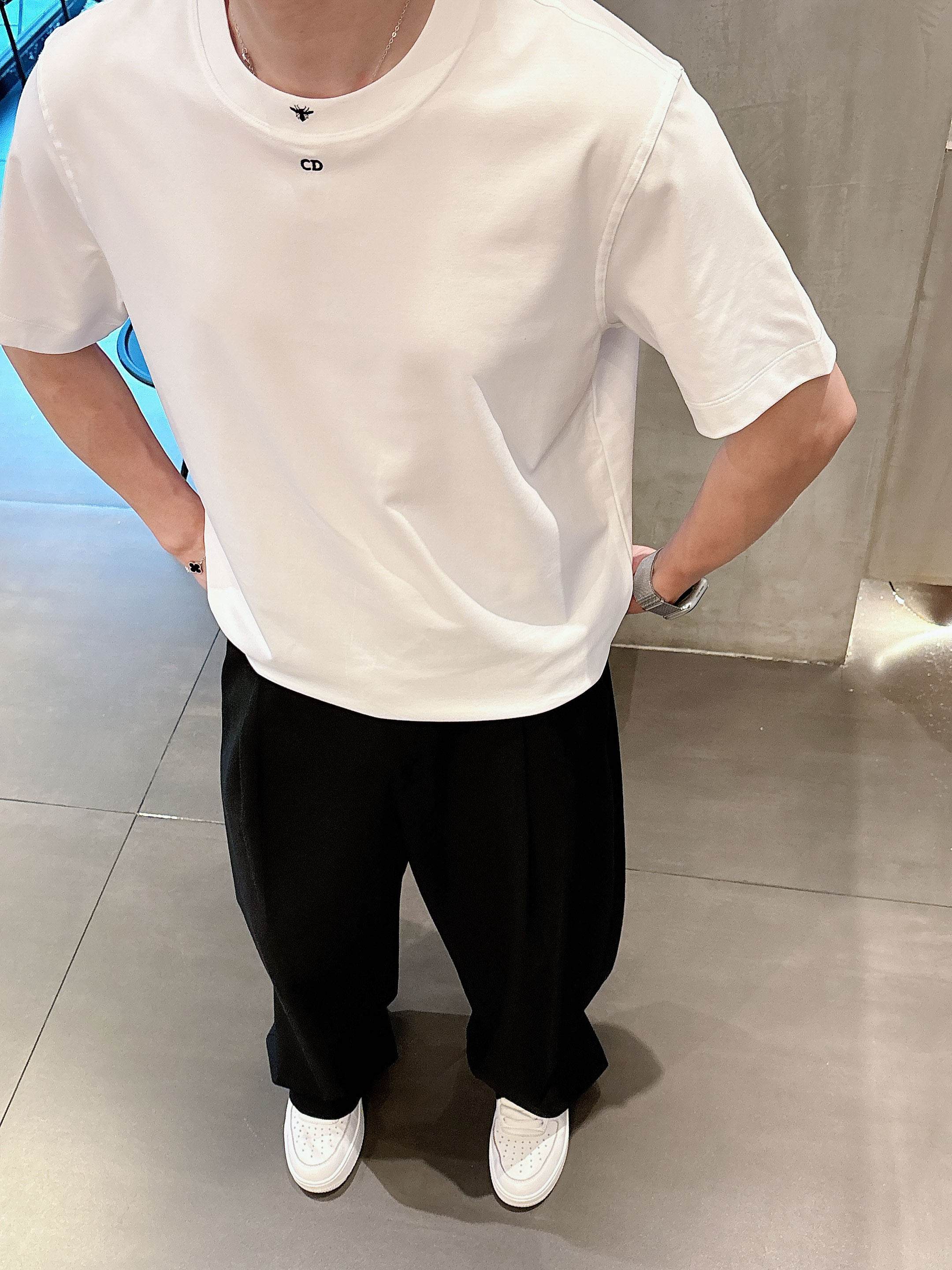     迪奥  2025春夏新款首发专柜最新款短袖圆领T恤 高端订制 设计前卫时尚！品牌logo重工艺设