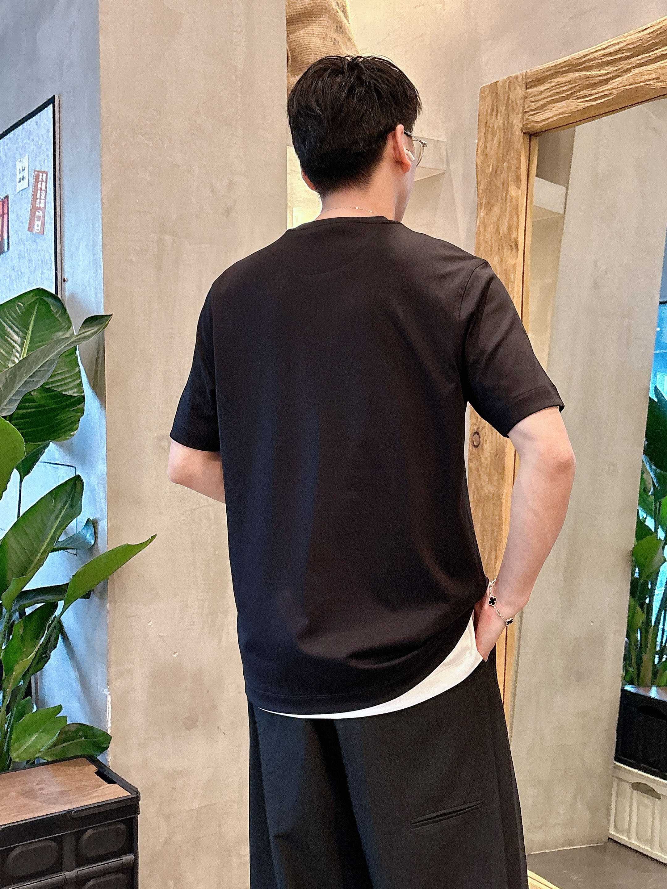     巴宝莉  2025春夏新款首发专柜最新款短袖圆领T恤 高端订制 设计前卫时尚！品牌logo重工艺