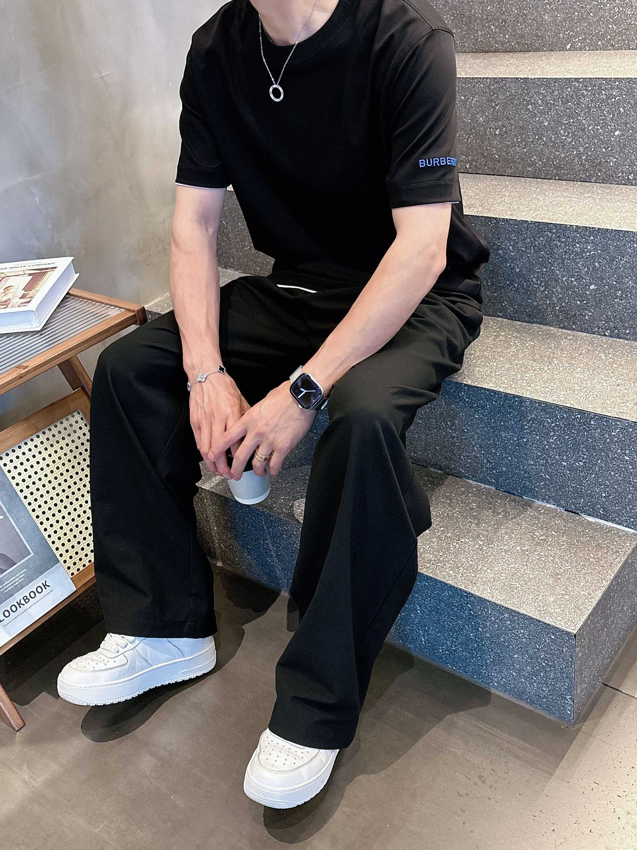     巴宝莉  2025春夏新款首发专柜最新款短袖圆领T恤 高端订制 设计前卫时尚！品牌logo重工艺
