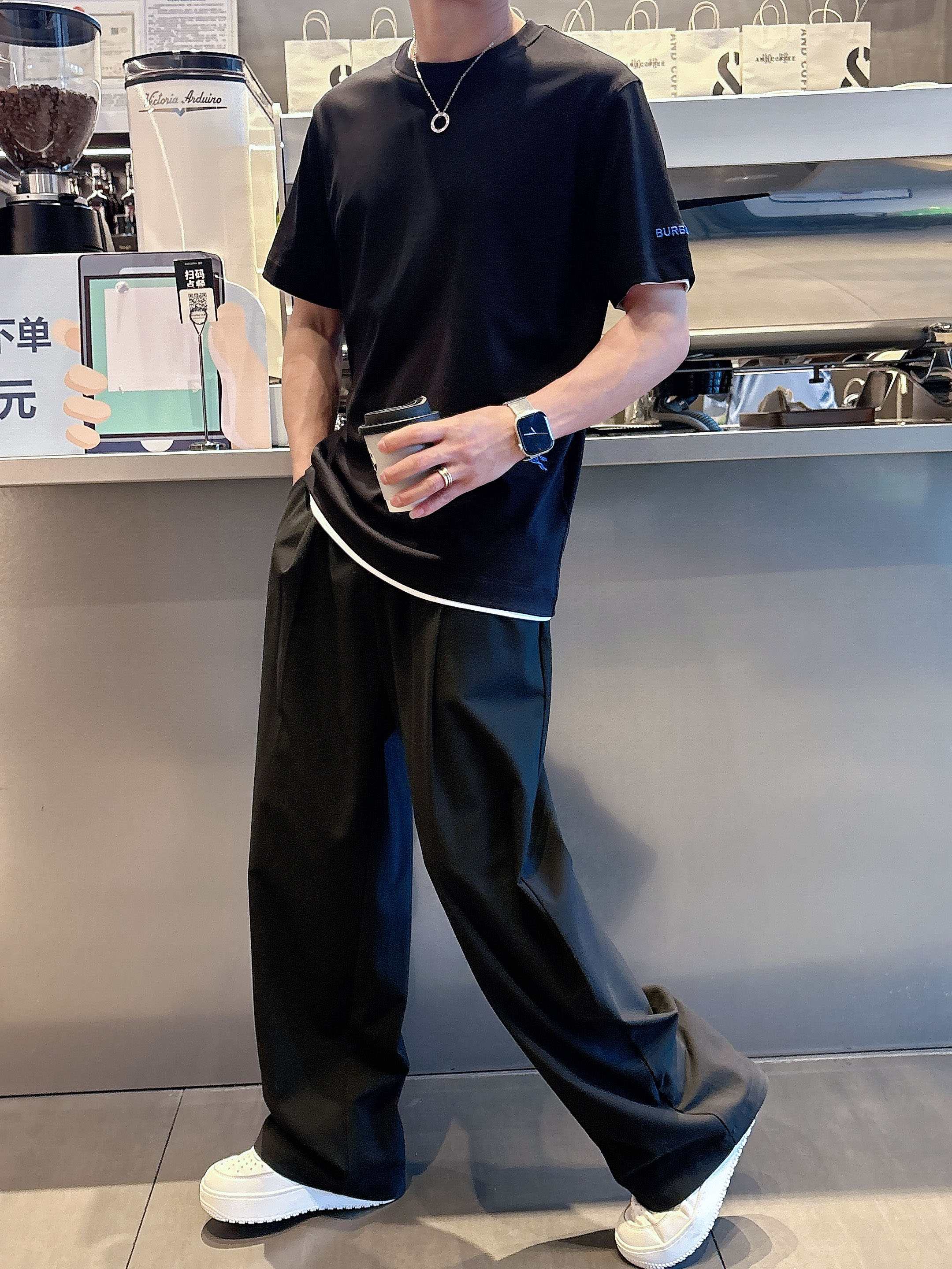     巴宝莉  2025春夏新款首发专柜最新款短袖圆领T恤 高端订制 设计前卫时尚！品牌logo重工艺