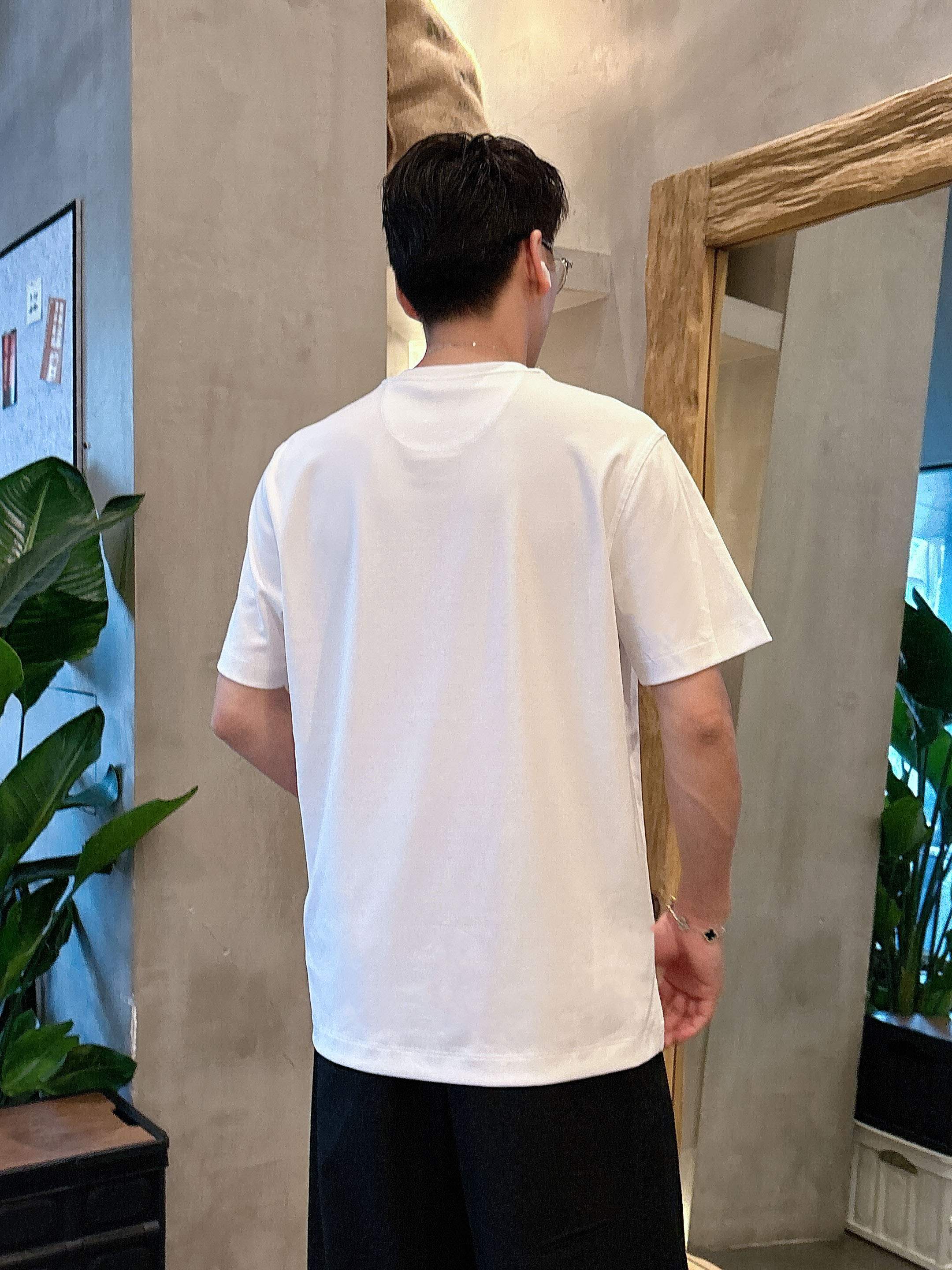     巴宝莉  2025春夏新款首发专柜最新款短袖圆领T恤 高端订制 设计前卫时尚！品牌logo重工艺