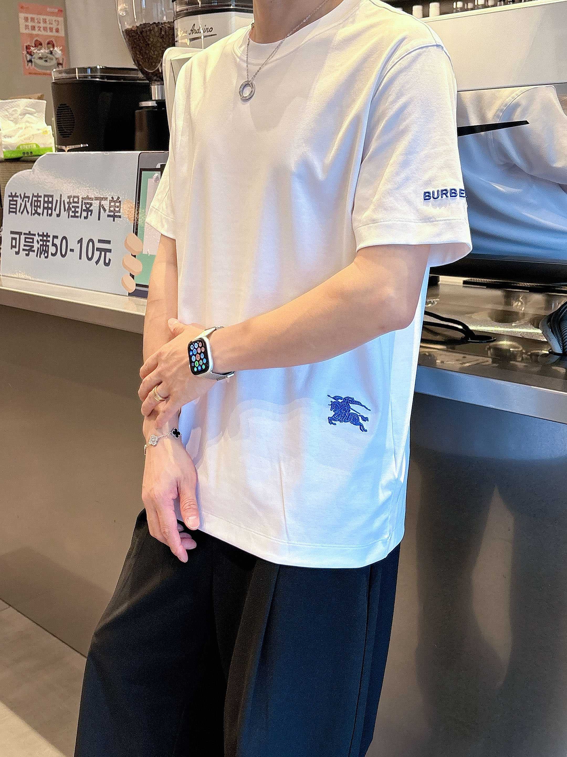     巴宝莉  2025春夏新款首发专柜最新款短袖圆领T恤 高端订制 设计前卫时尚！品牌logo重工艺