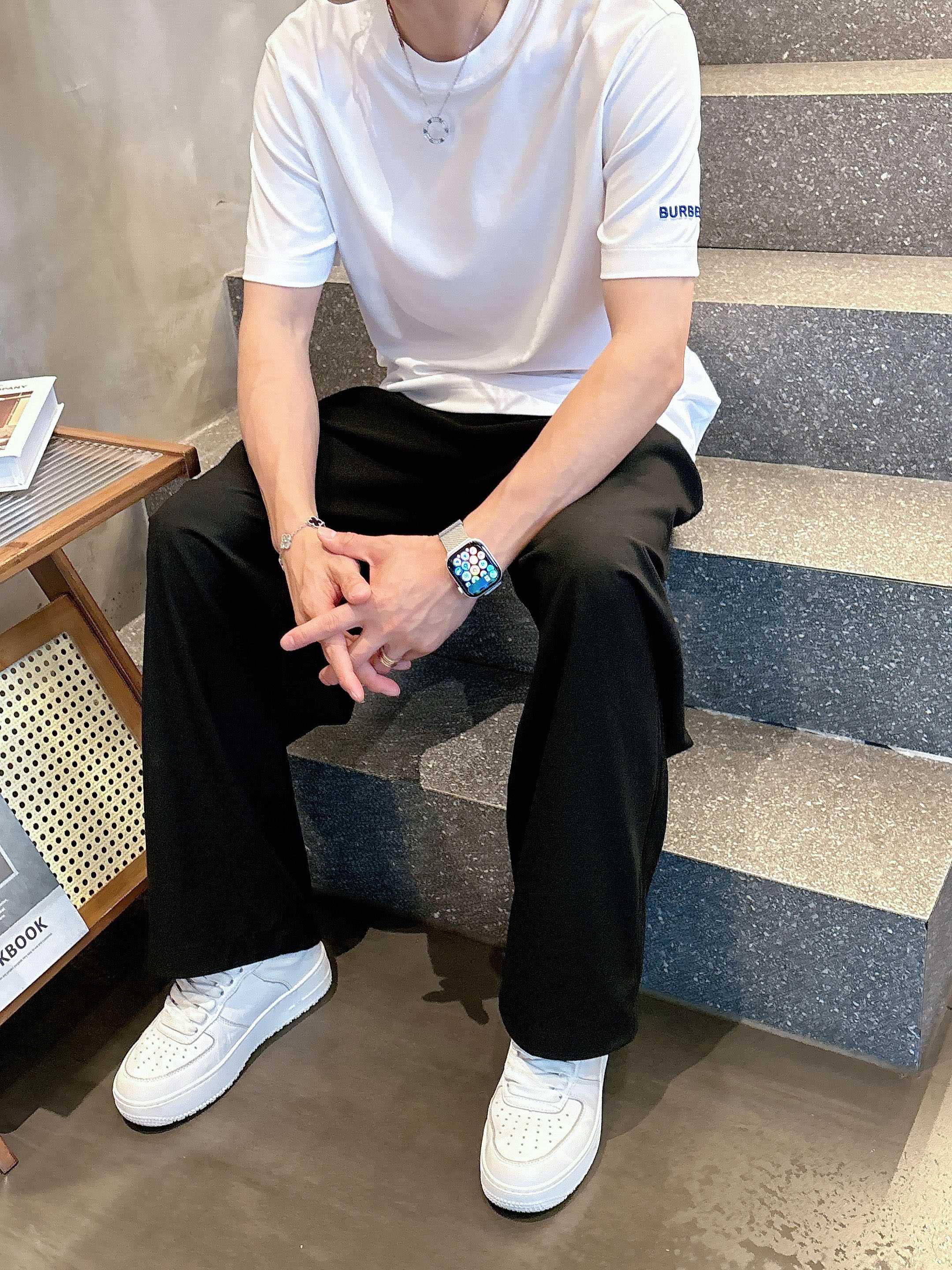     巴宝莉  2025春夏新款首发专柜最新款短袖圆领T恤 高端订制 设计前卫时尚！品牌logo重工艺