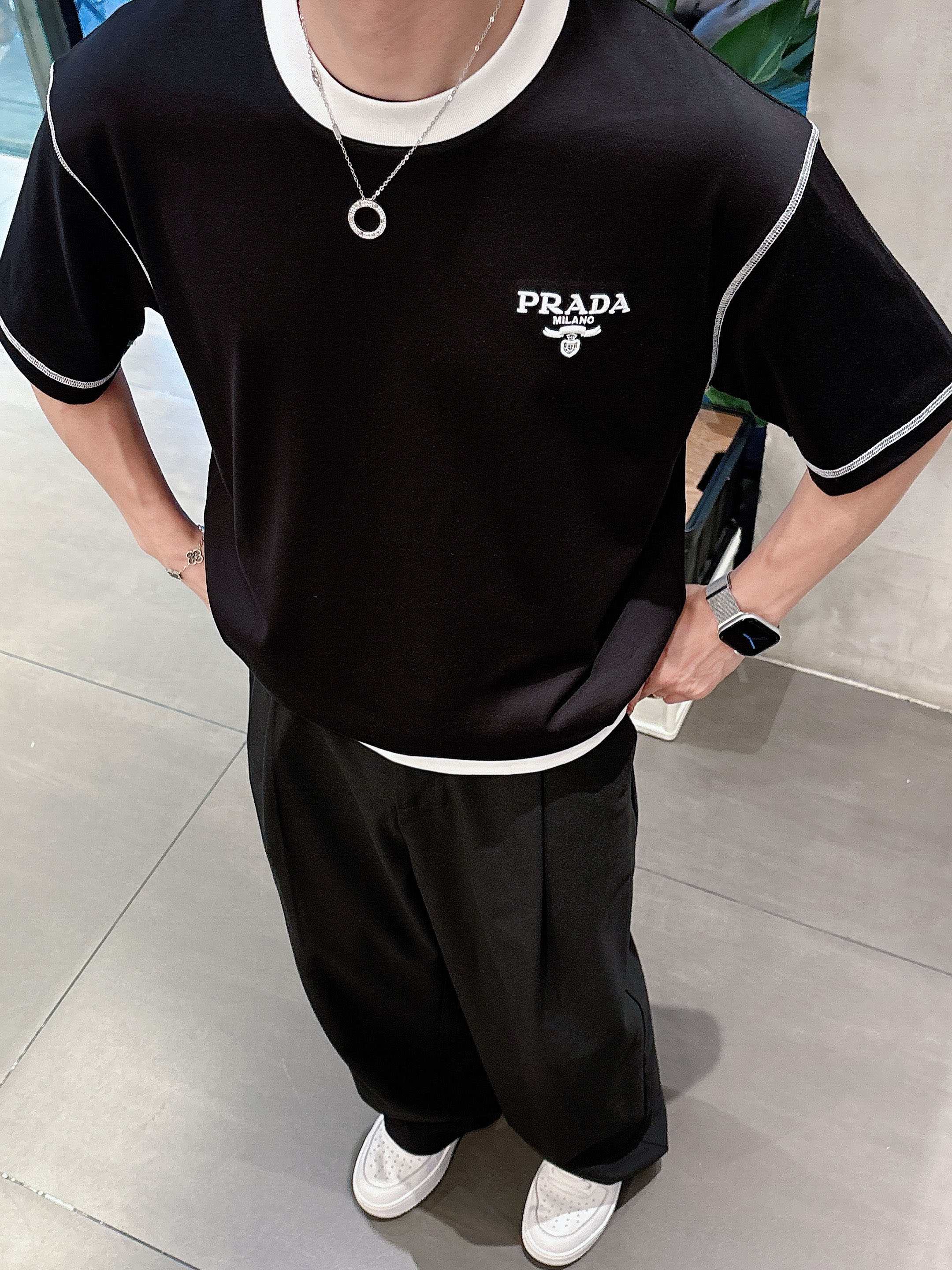 普拉达 2025春夏新款首发专柜最新款短袖圆领T恤 高端订制 设计前卫时尚！品牌logo重工艺设计 高端