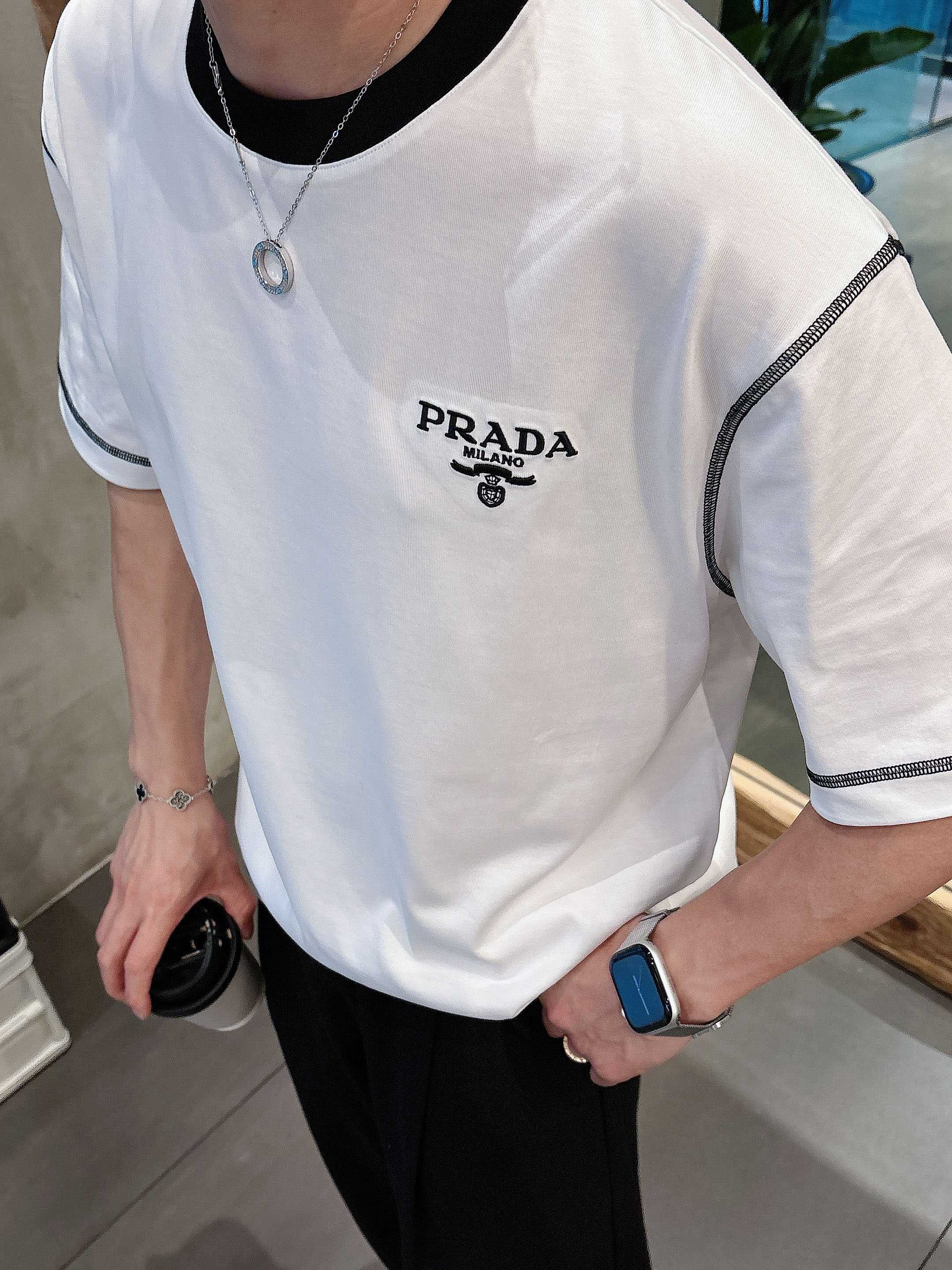 普拉达 2025春夏新款首发专柜最新款短袖圆领T恤 高端订制 设计前卫时尚！品牌logo重工艺设计 高端