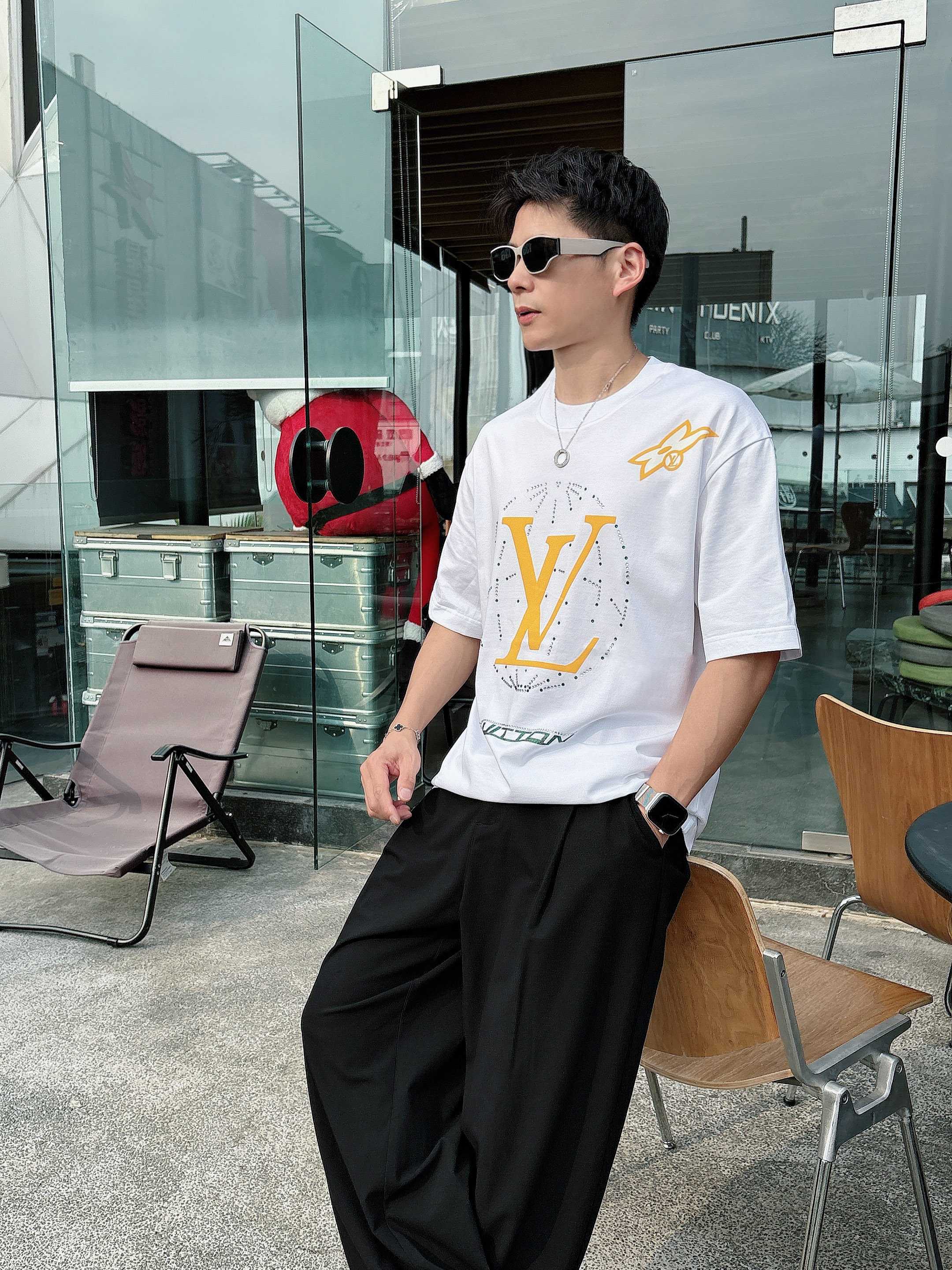 LV 2025春夏新款首发专柜最新款短袖圆领T恤 高端订制 设计前卫时尚！品牌logo重工艺设计 高端定