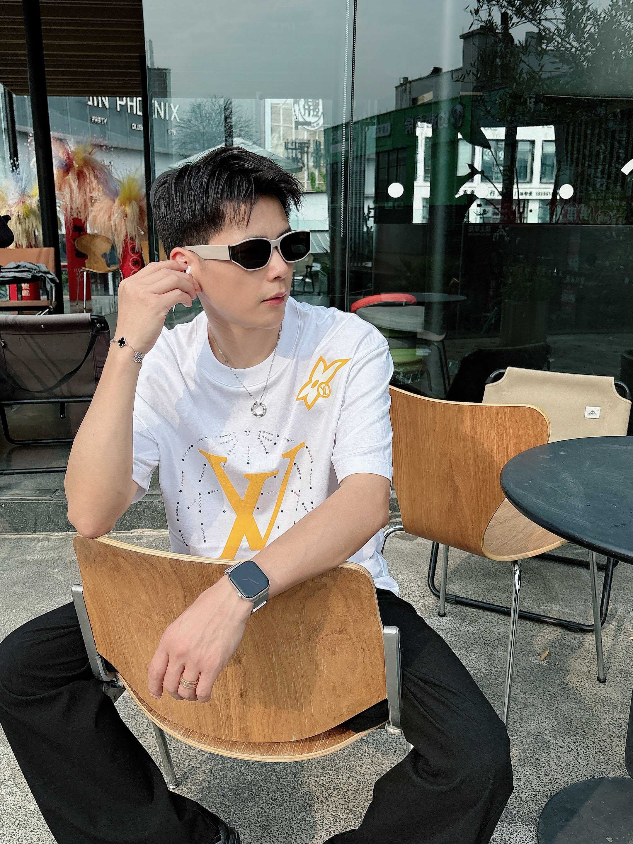 LV 2025春夏新款首发专柜最新款短袖圆领T恤 高端订制 设计前卫时尚！品牌logo重工艺设计 高端定