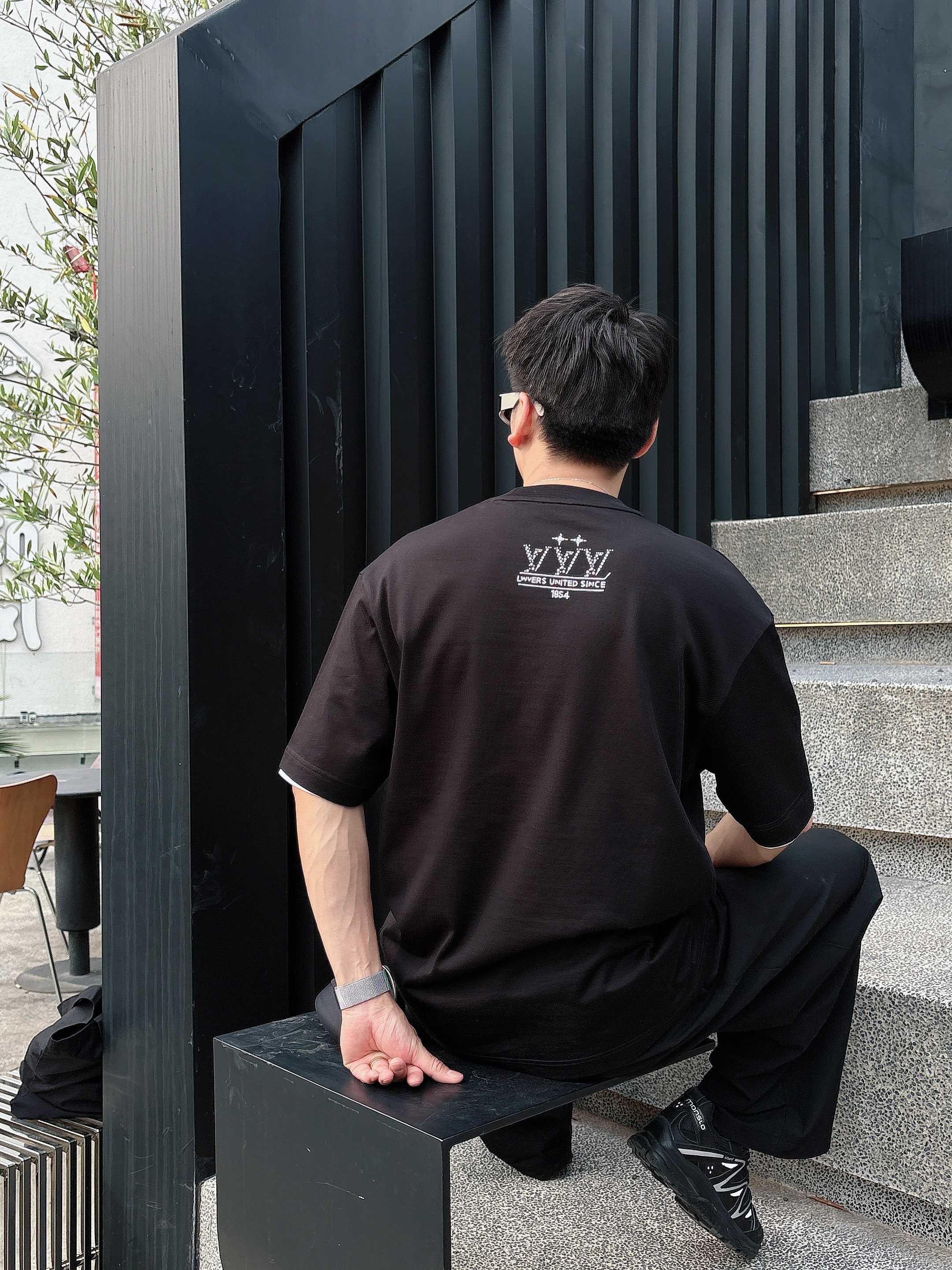 LV 2025春夏新款首发专柜最新款短袖圆领T恤 高端订制 设计前卫时尚！品牌logo重工艺设计 高端定