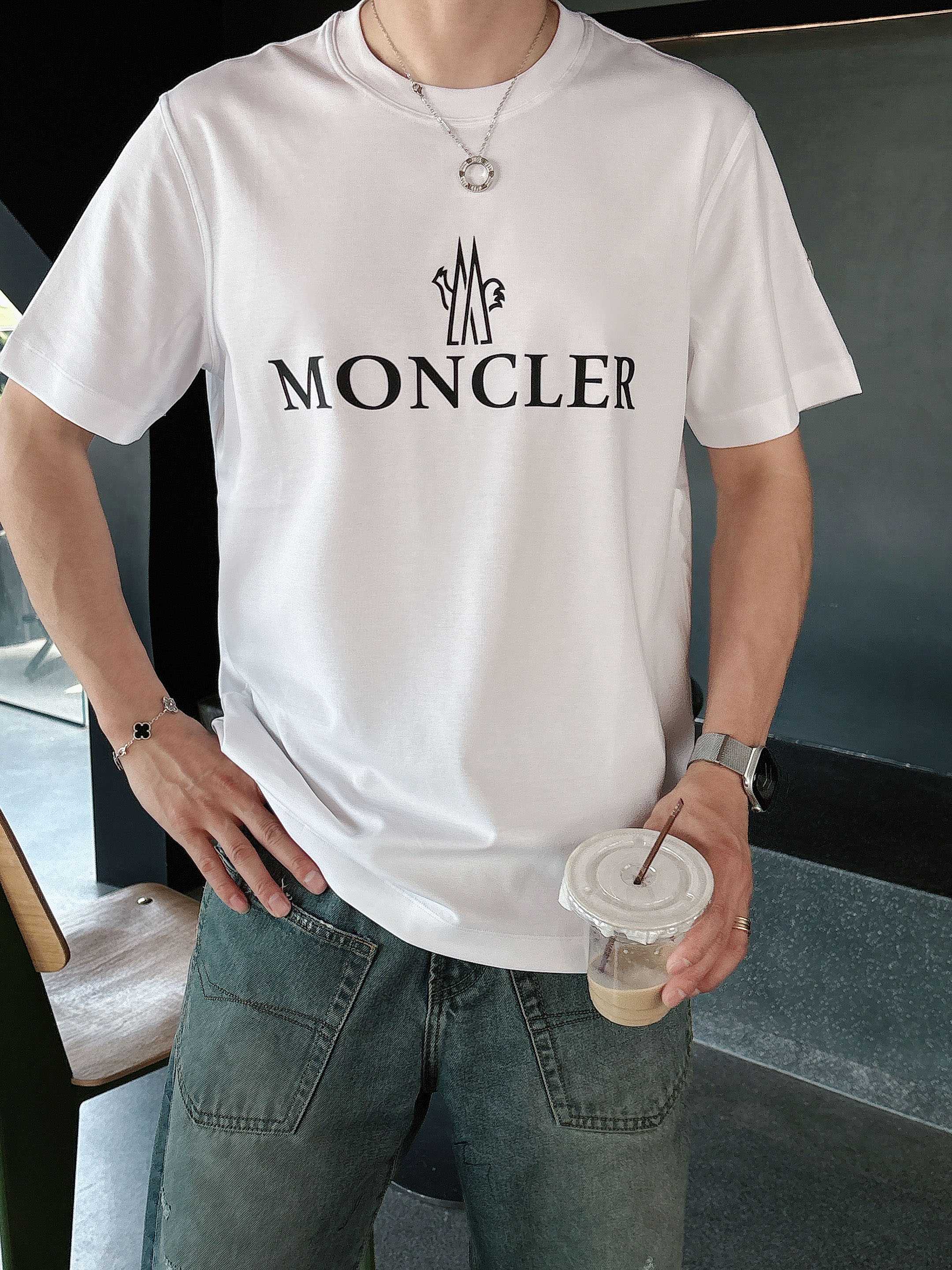 蒙口 2025春夏新款首发专柜最新款短袖圆领T恤 高端订制 设计前卫时尚！品牌logo重工艺设计 高端定