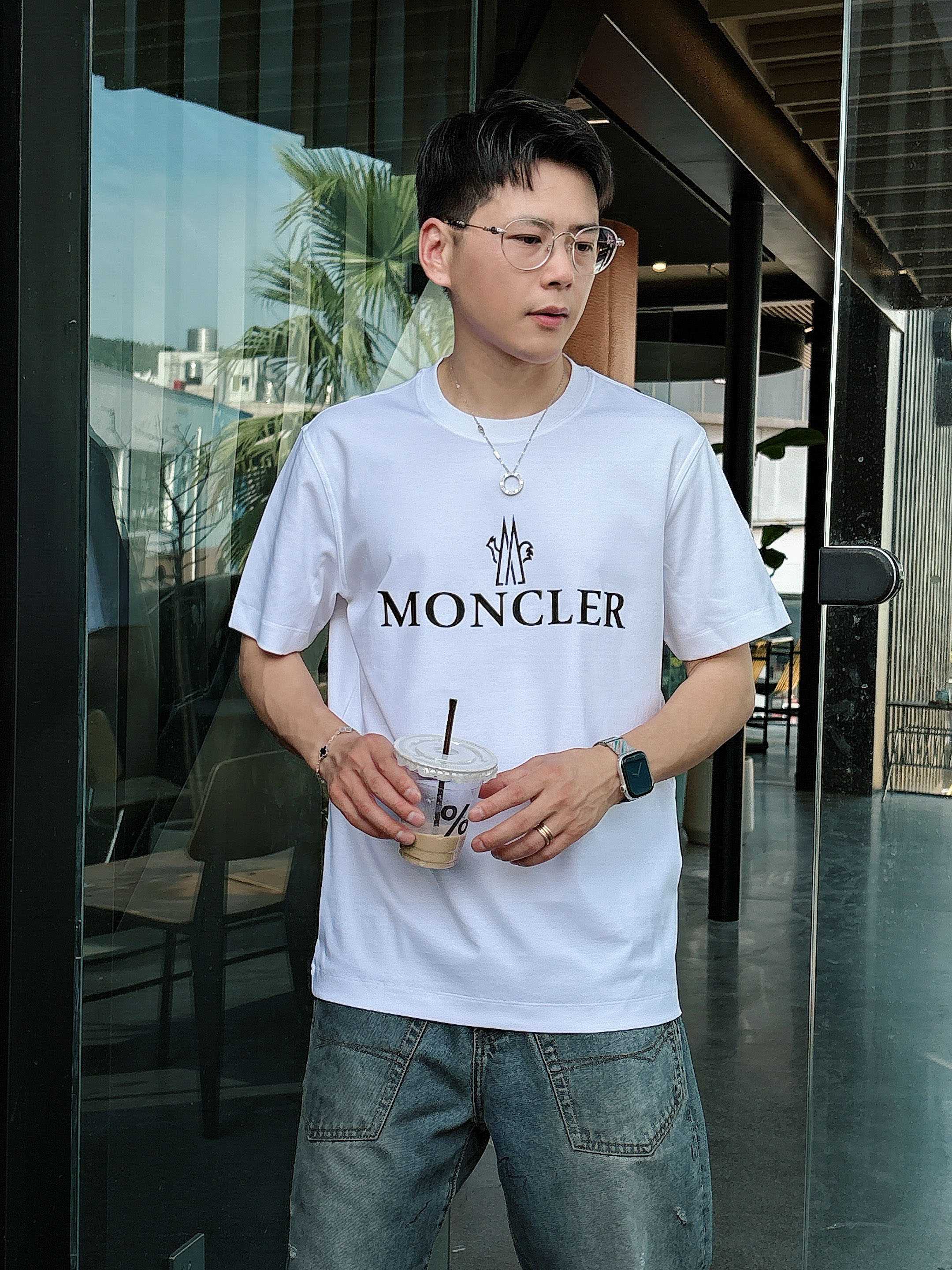 蒙口 2025春夏新款首发专柜最新款短袖圆领T恤 高端订制 设计前卫时尚！品牌logo重工艺设计 高端定