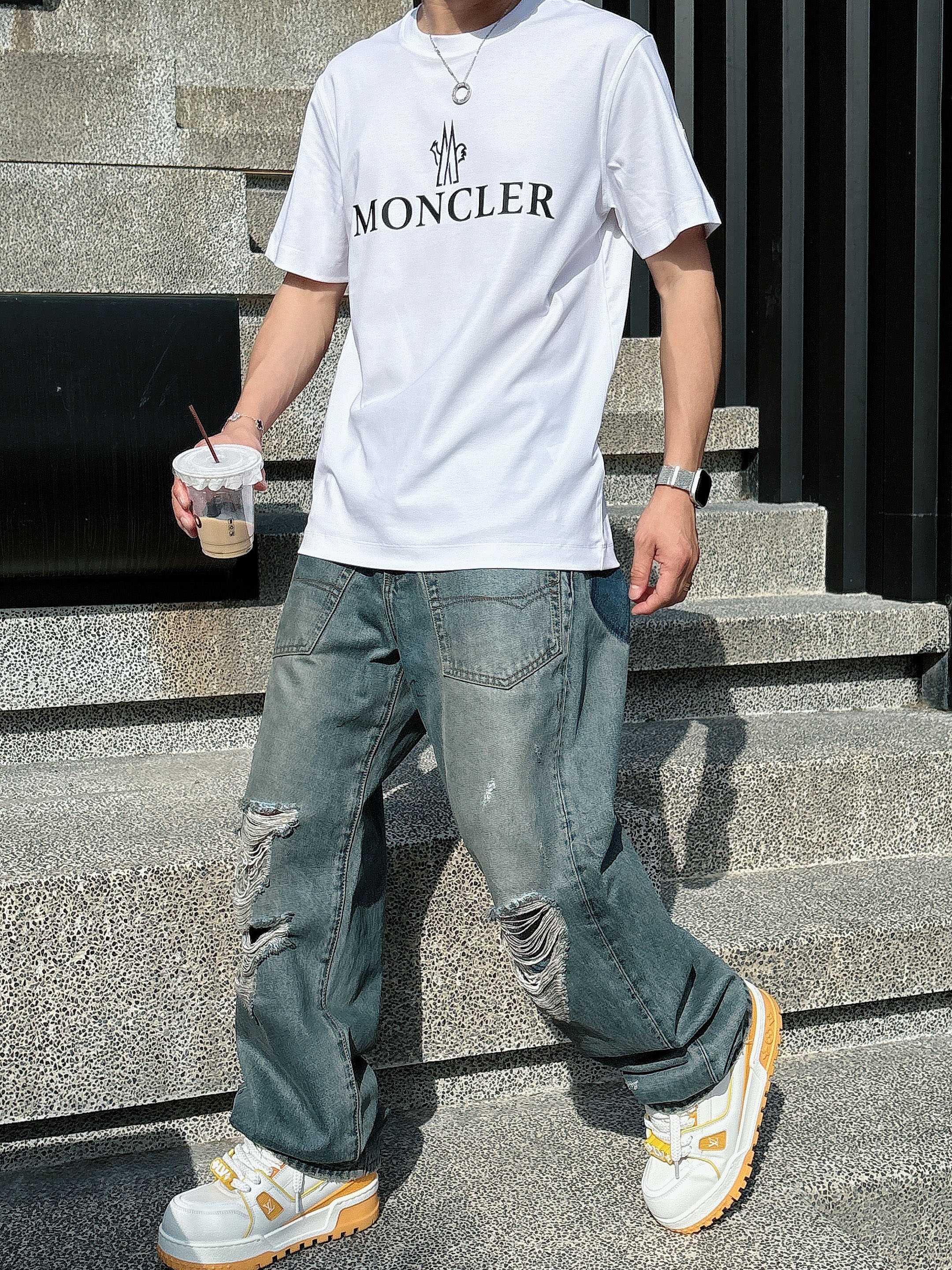 蒙口 2025春夏新款首发专柜最新款短袖圆领T恤 高端订制 设计前卫时尚！品牌logo重工艺设计 高端定