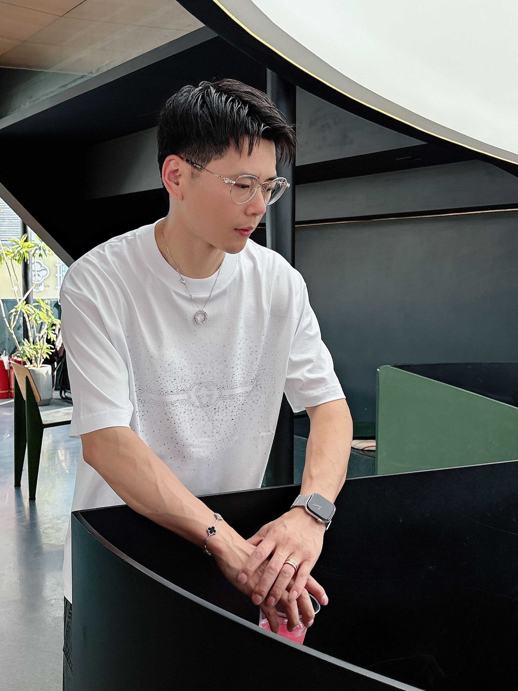 古驰 2025春夏新款首发专柜最新款短袖圆领T恤 高端订制 设计前卫时尚！品牌logo重工艺设计 高端定