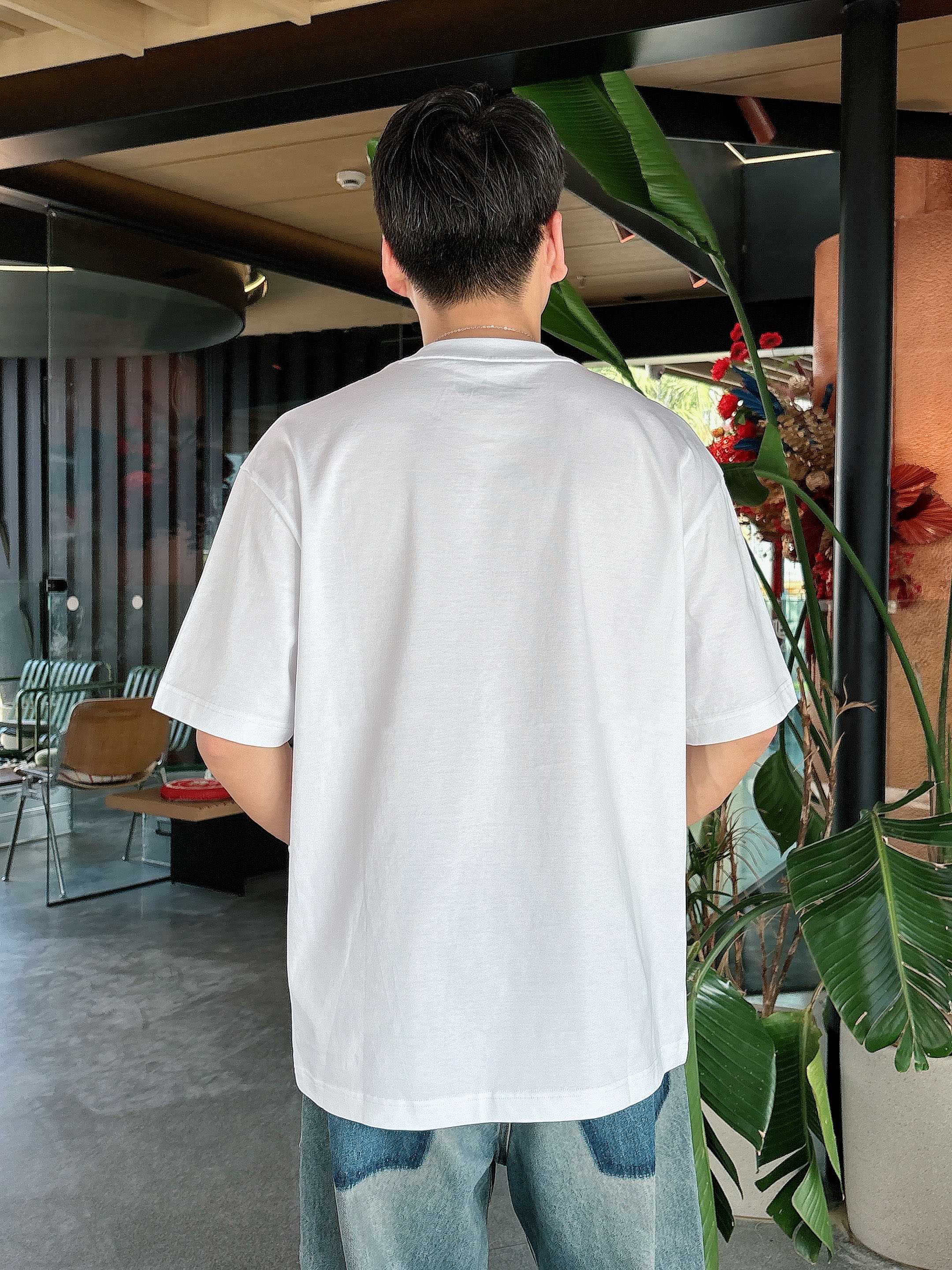 古驰 2025春夏新款首发专柜最新款短袖圆领T恤 高端订制 设计前卫时尚！品牌logo重工艺设计 高端定